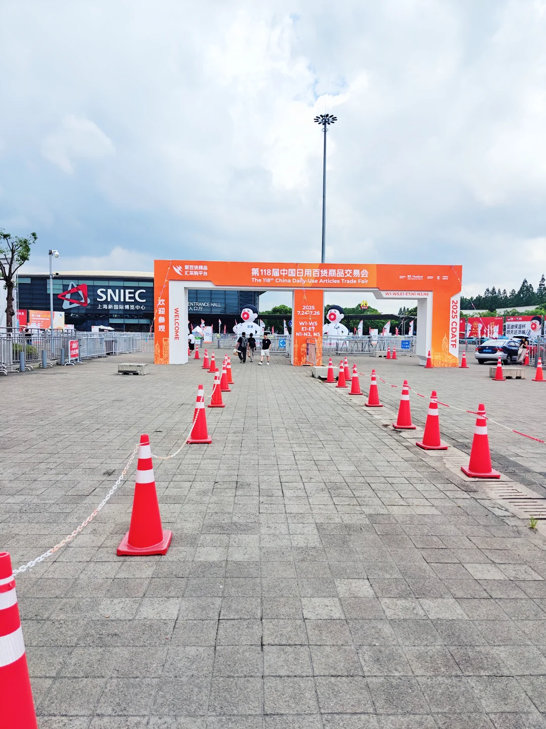 第118届百货会的“行走广告牌”?