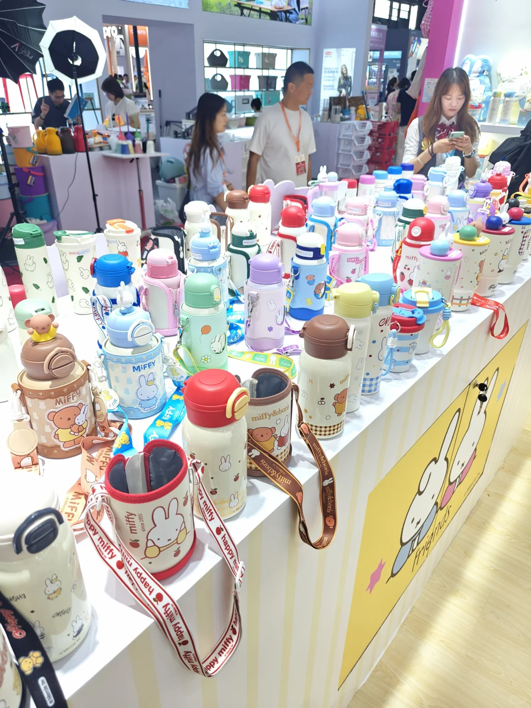 第118届百货会的“行走广告牌”?