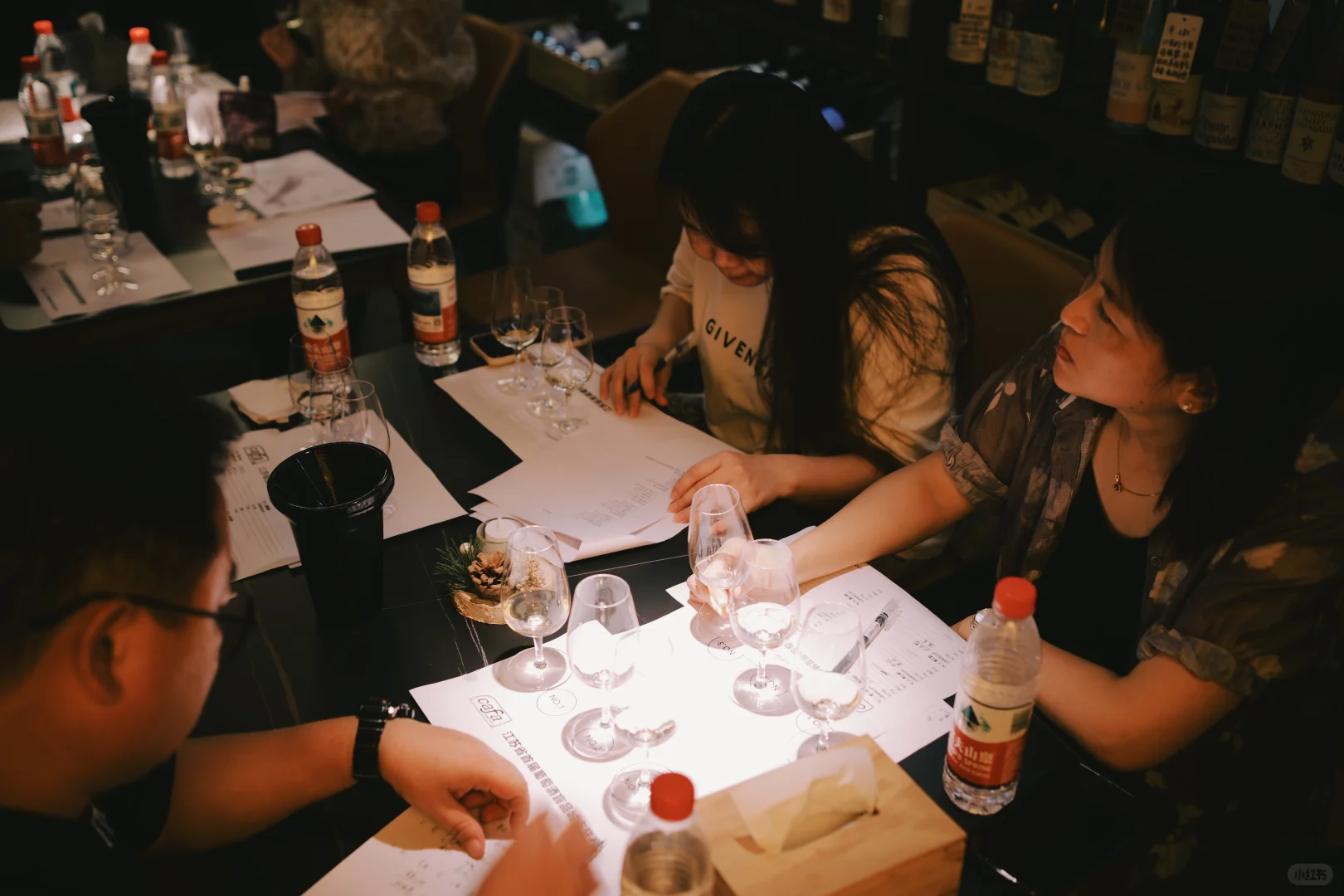 小伙伴第一次体验葡萄酒盲品?，笑到扶墙