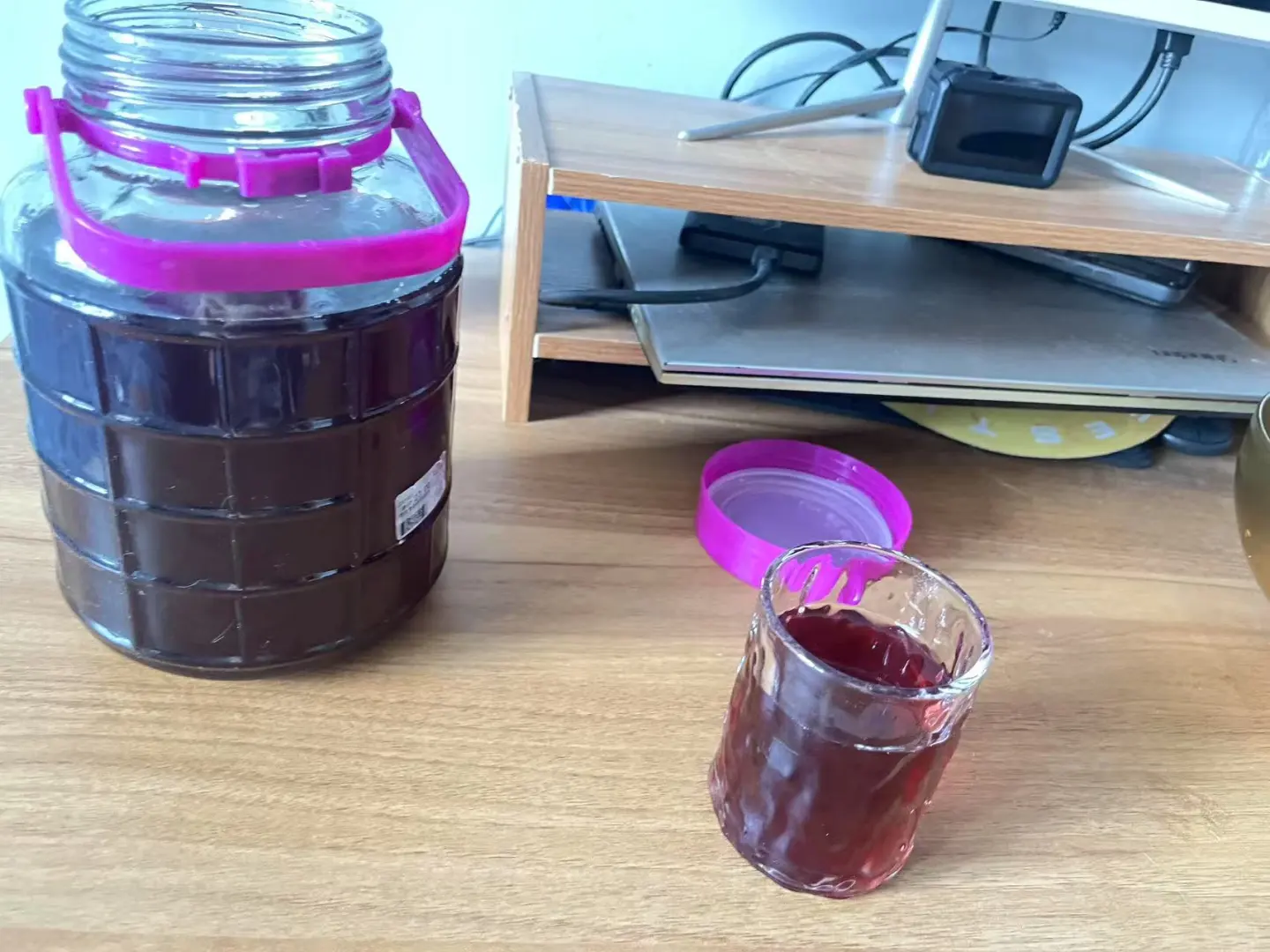 收到朋友邮的葡萄酒啦