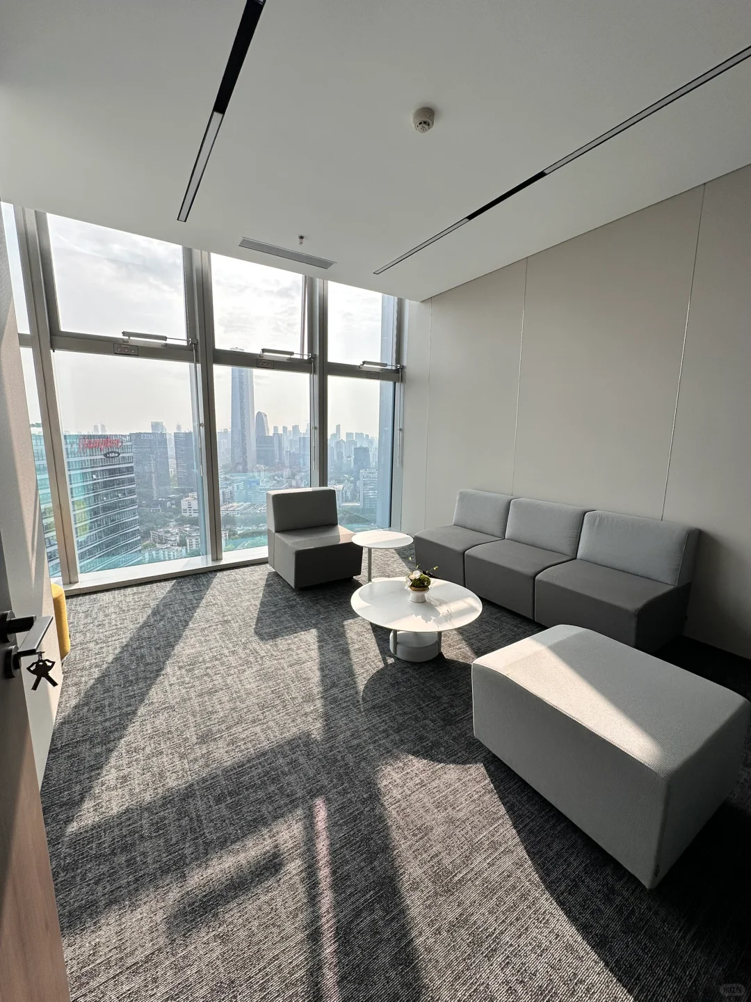 老板开的600多平公司，在这加班到23点都愿意