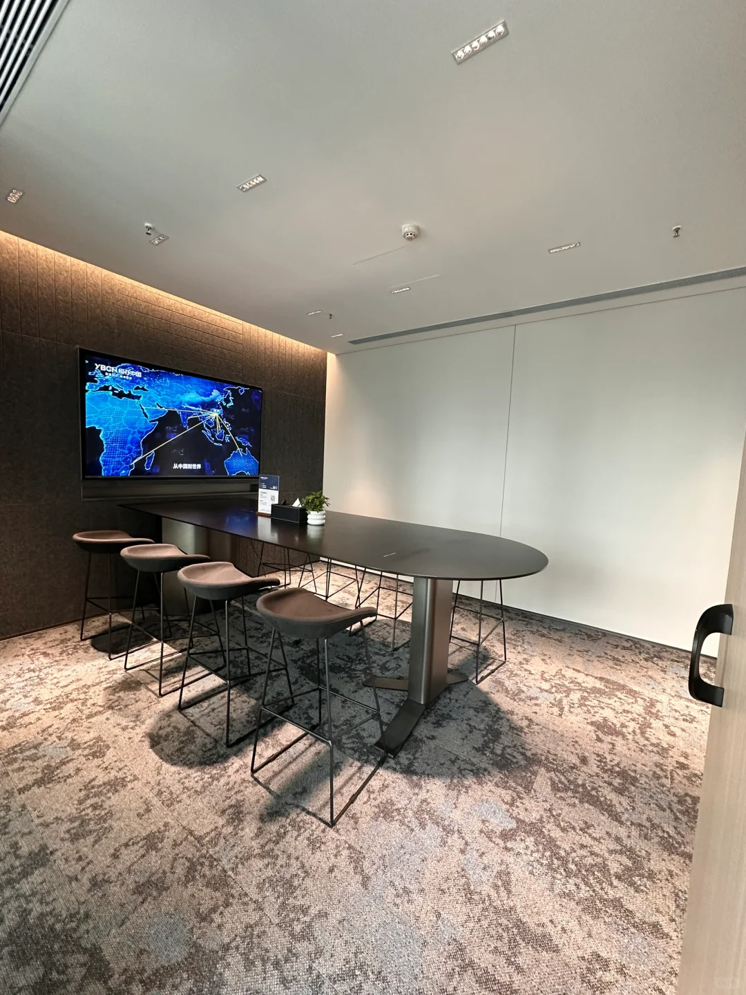 老板开的600多平公司，在这加班到23点都愿意