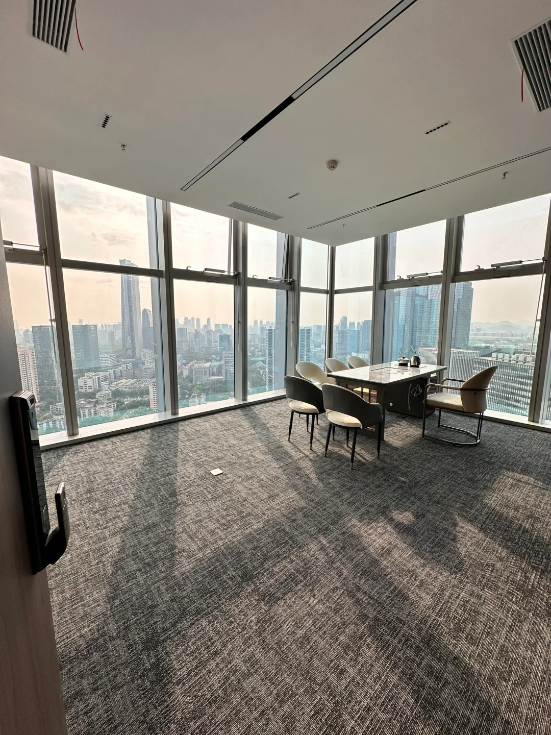 老板开的600多平公司，在这加班到23点都愿意