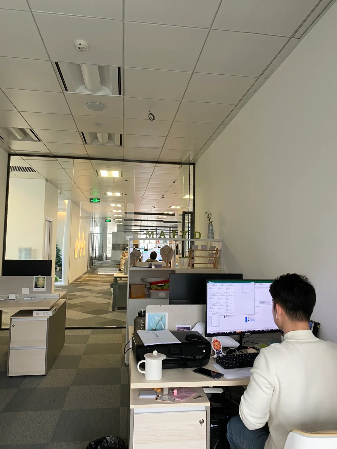 跨境电商公司上班的快乐｜周一日常