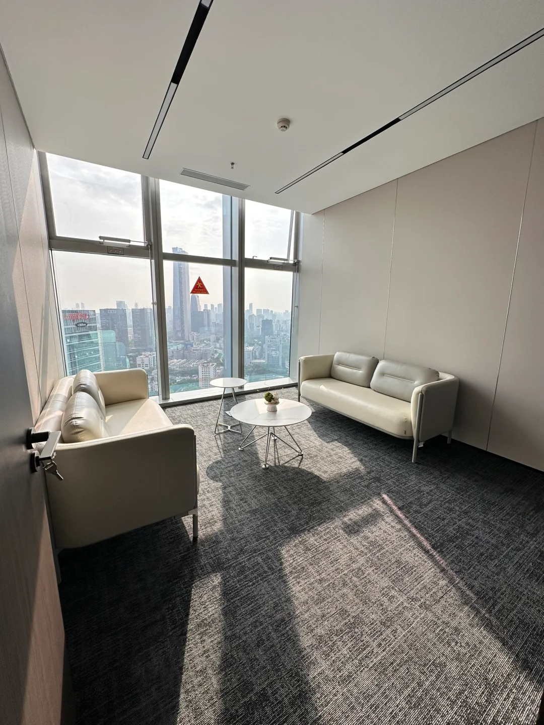 老板开的600多平公司，在这加班到23点都愿意