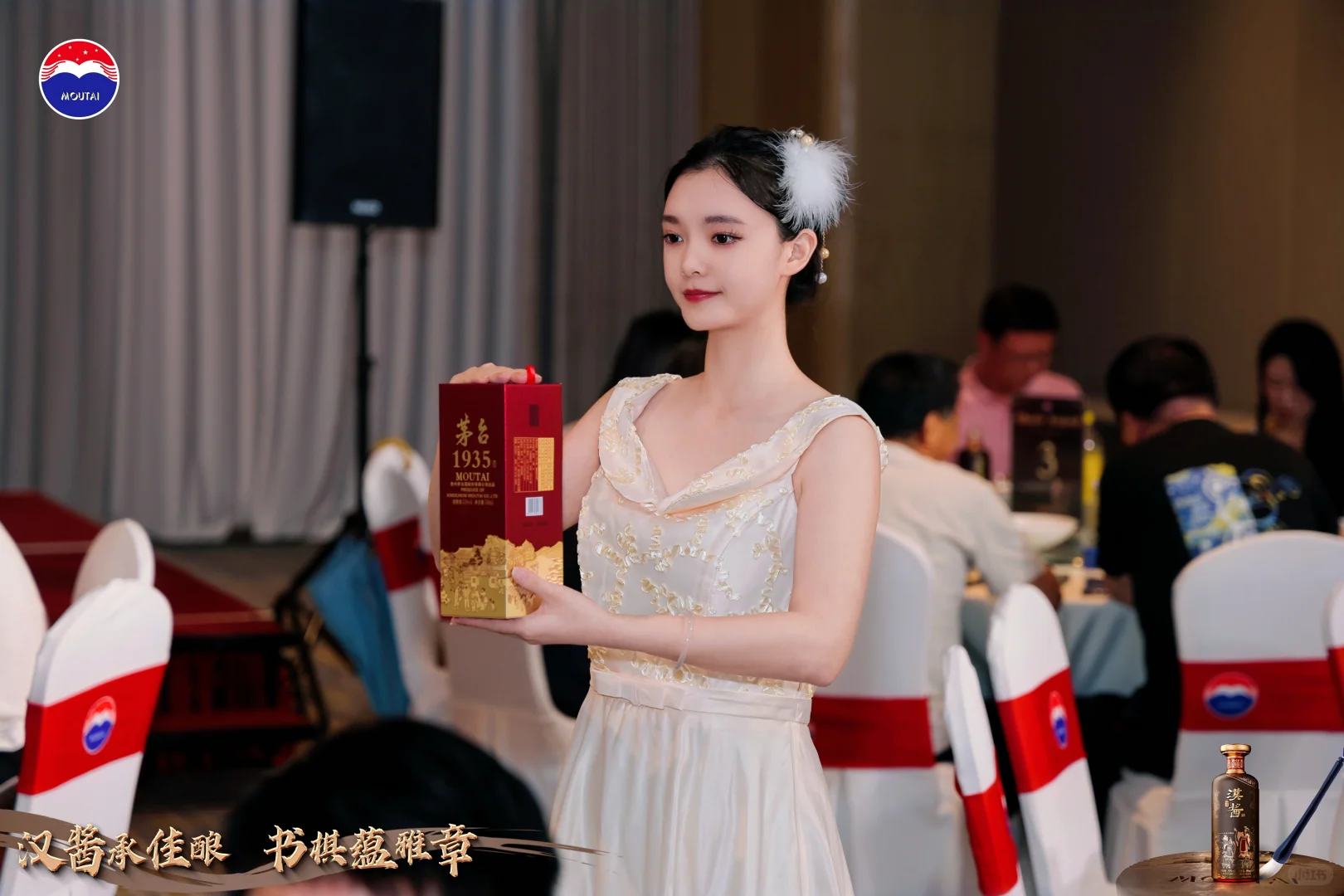 礼仪小姐也要走秀吗