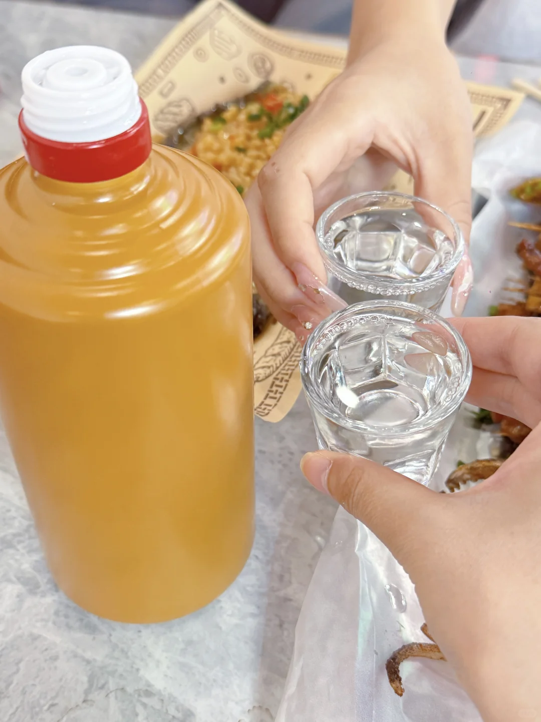 年轻人真的不喝白酒吗