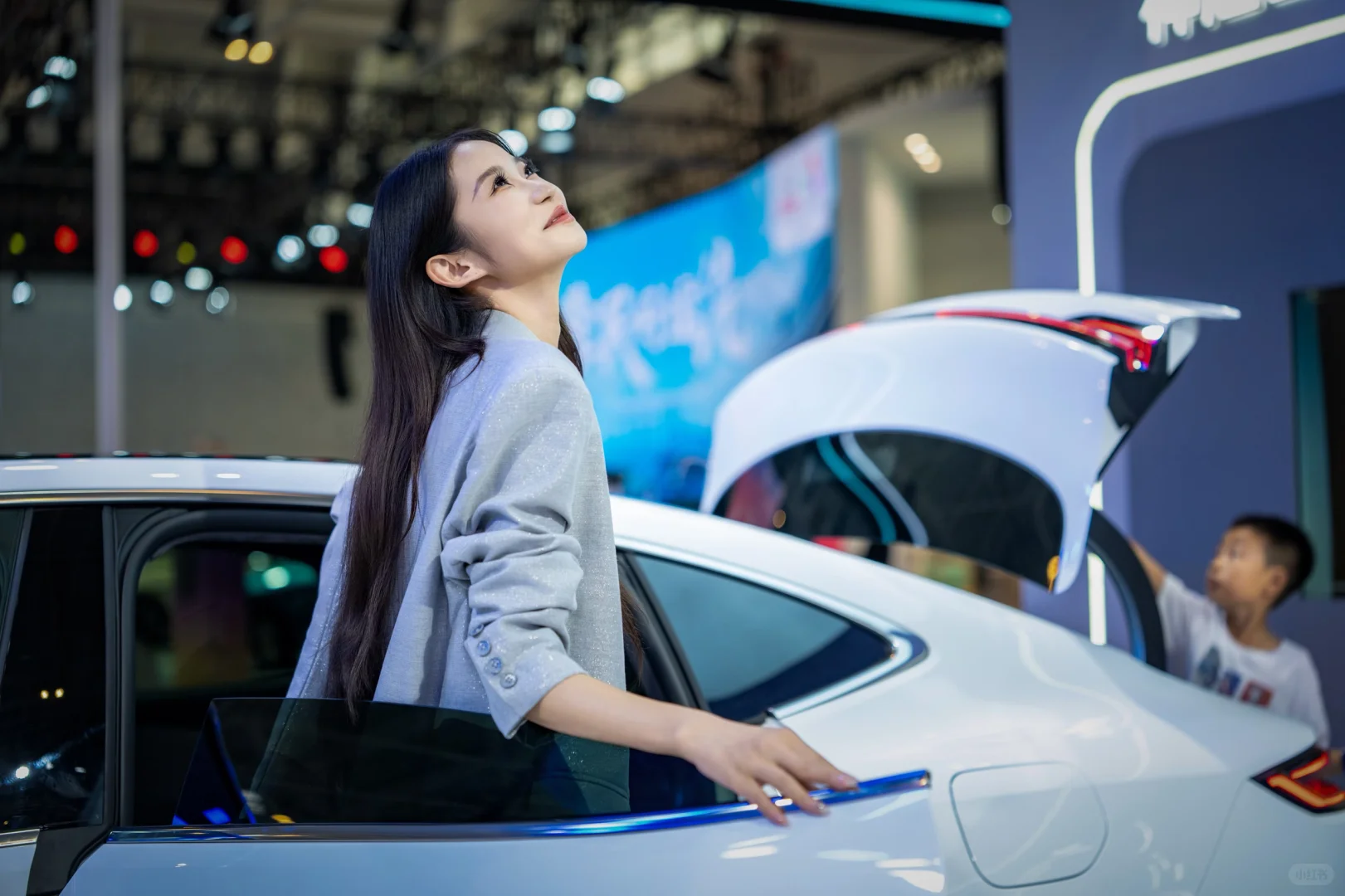 逛车展台最惬意的一刻