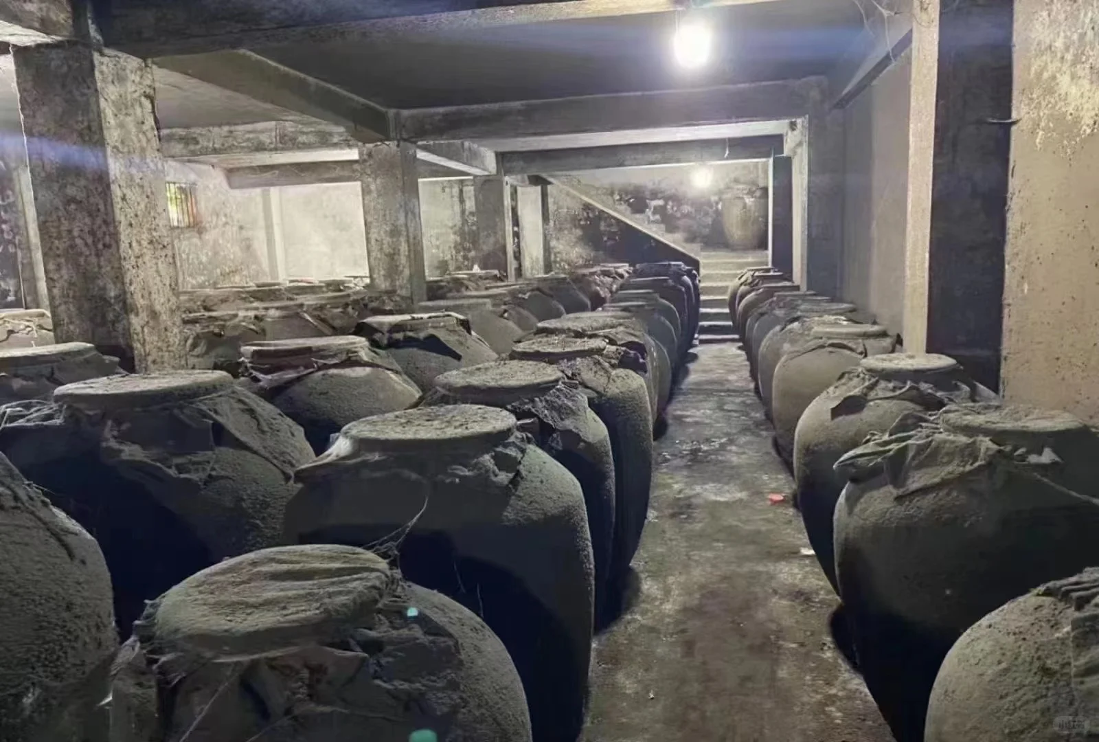 我们本地人都是存新酒喝老酒，就是陈的香