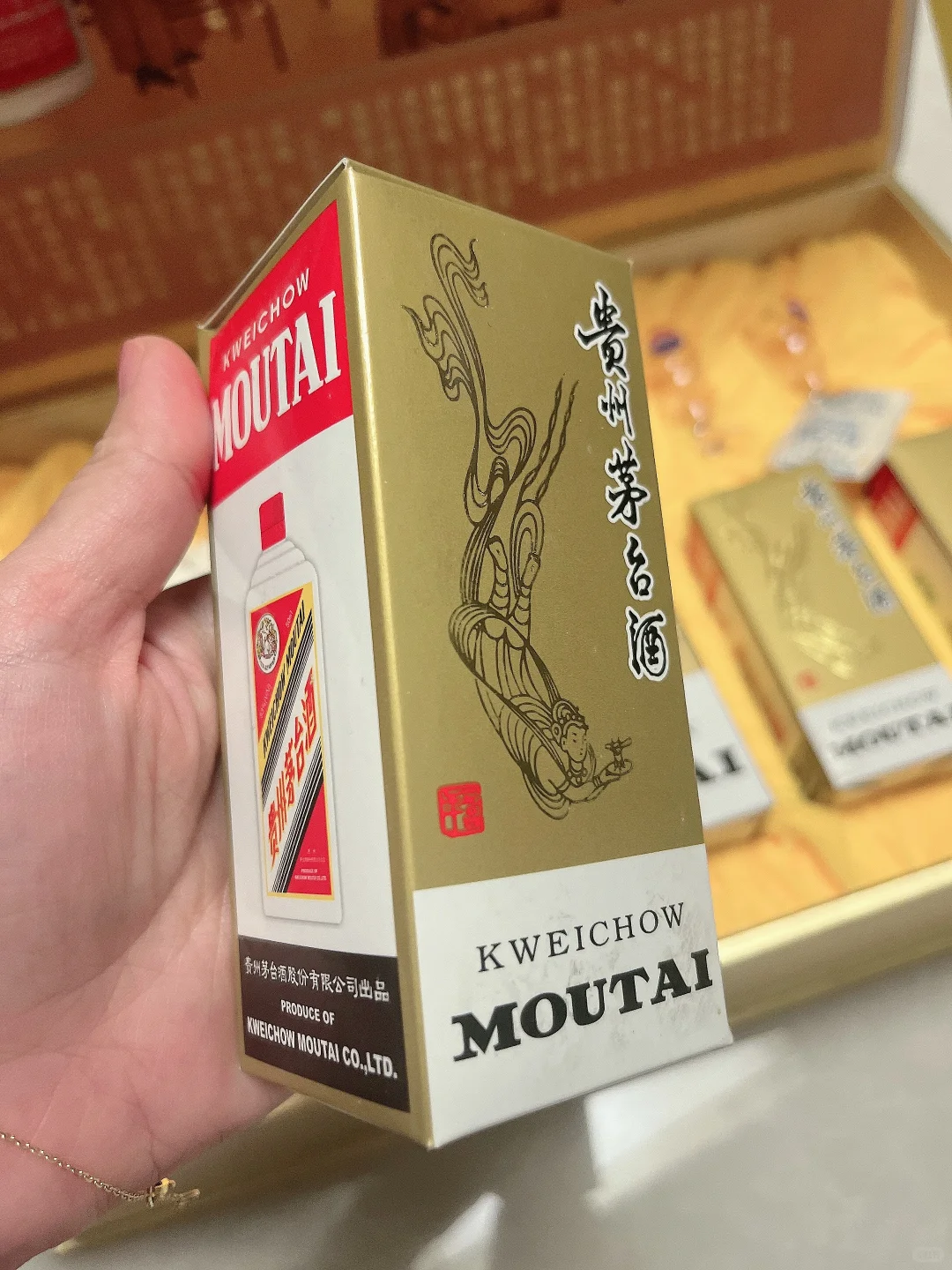 老爸过年拿出一套2003年的茅台给我喝