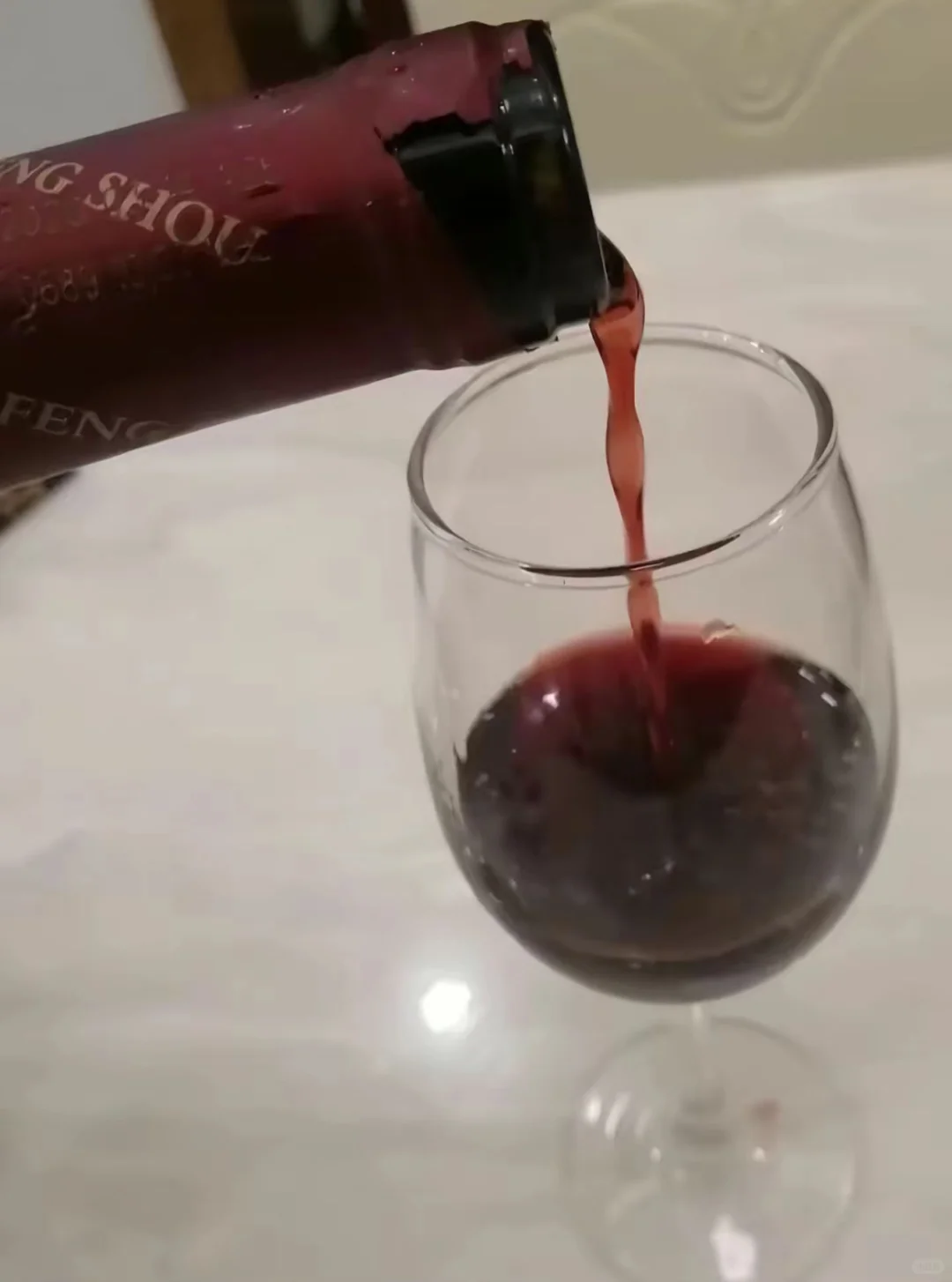 睡前一杯红酒，微醺的状态入睡