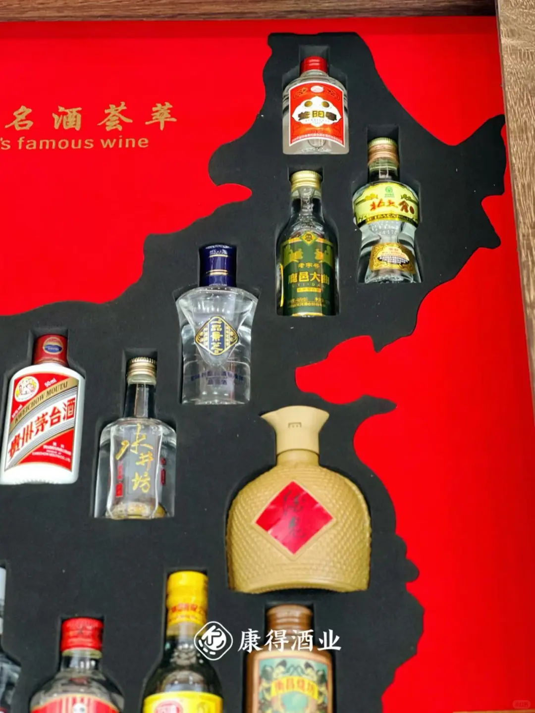 2025最火爆礼盒：地图白酒小酒版礼盒?