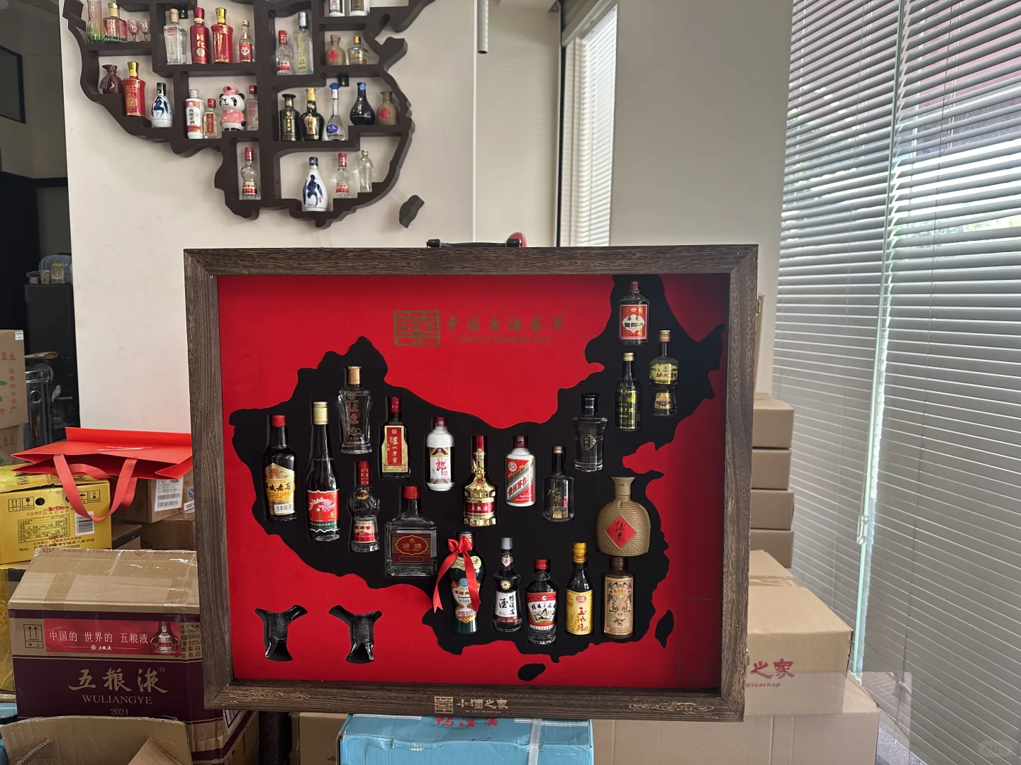 全年热销的白酒礼盒 地图版20支