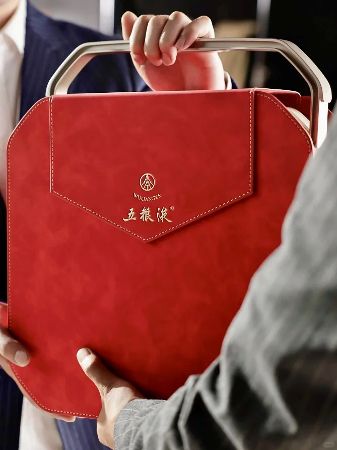 好喝到上头…白酒届送礼标杆根本找不到对手