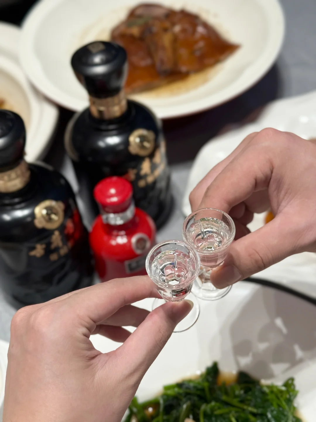 收到这个白酒礼盒?怎么能不小酌一杯？