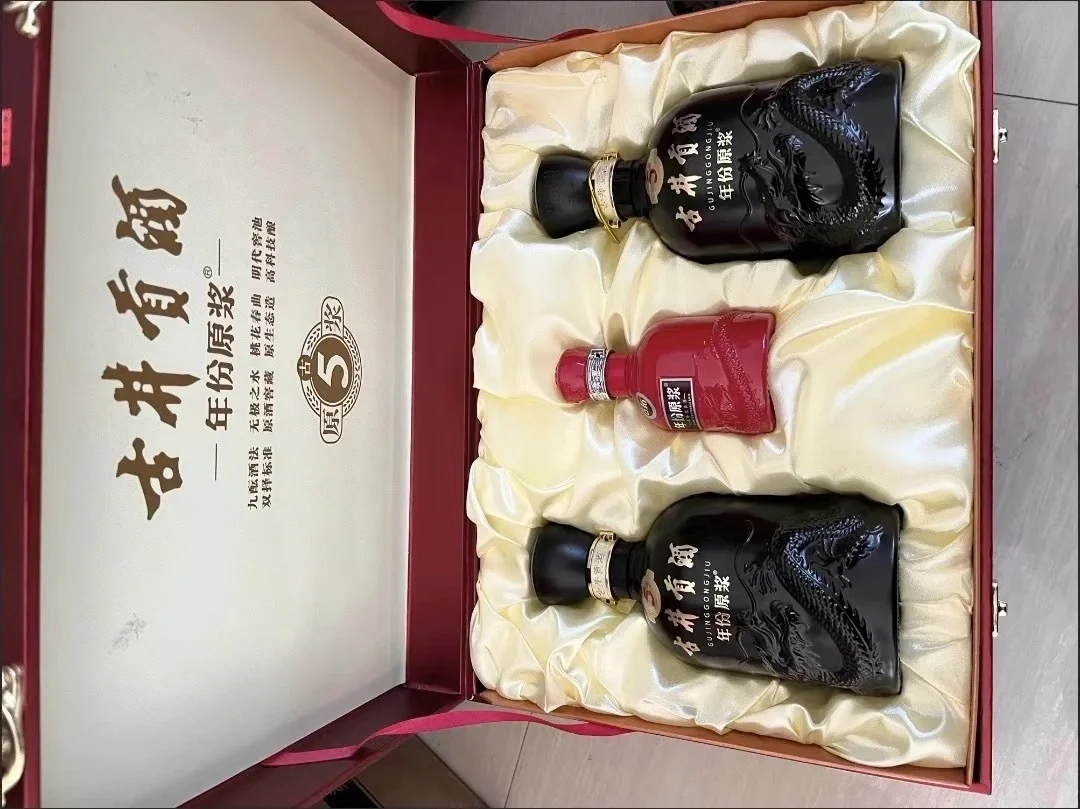 聚会用的白酒礼盒，刚好合适，价格也合适