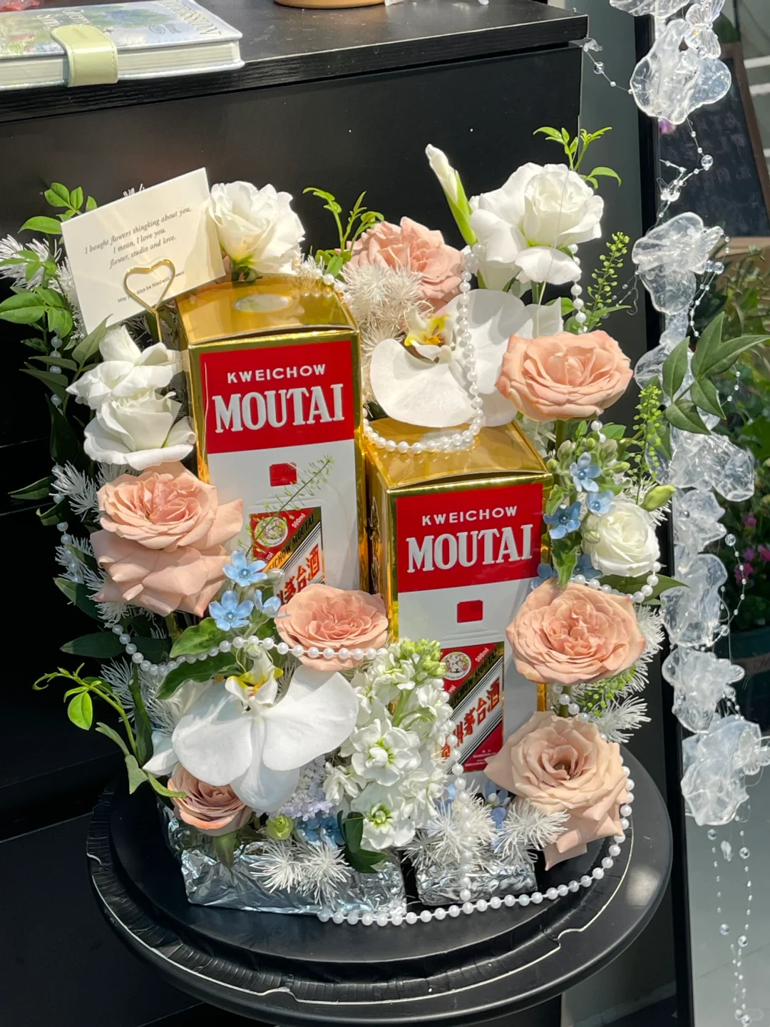 茅台配上鲜花简直绝配