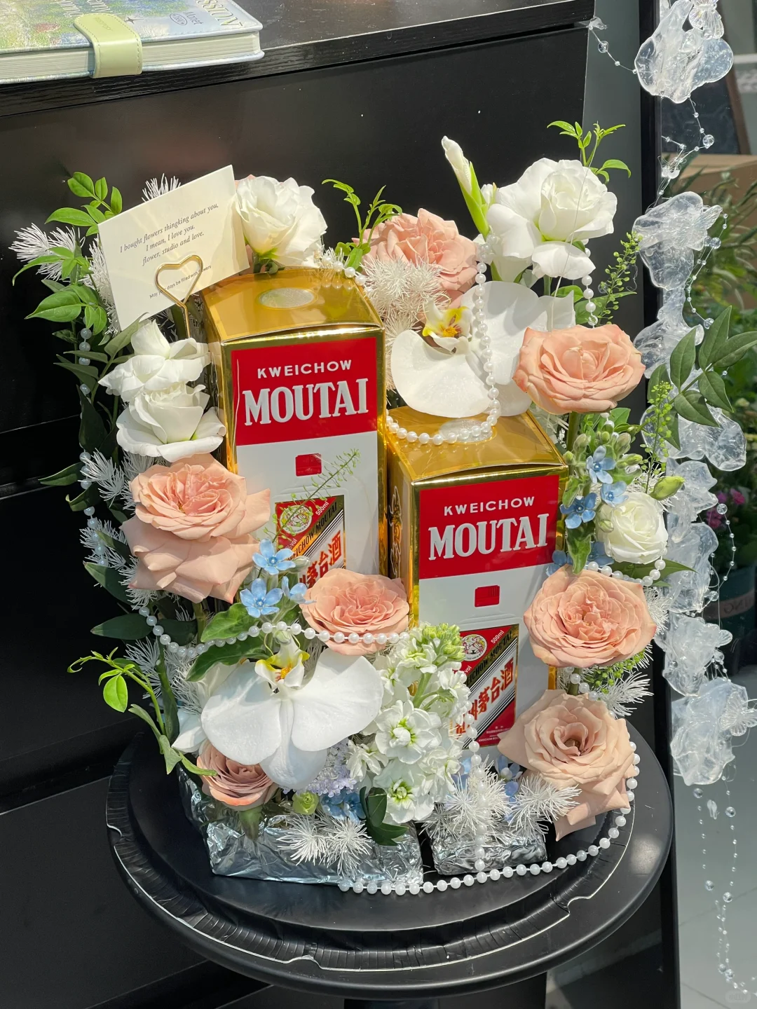 茅台配上鲜花简直绝配