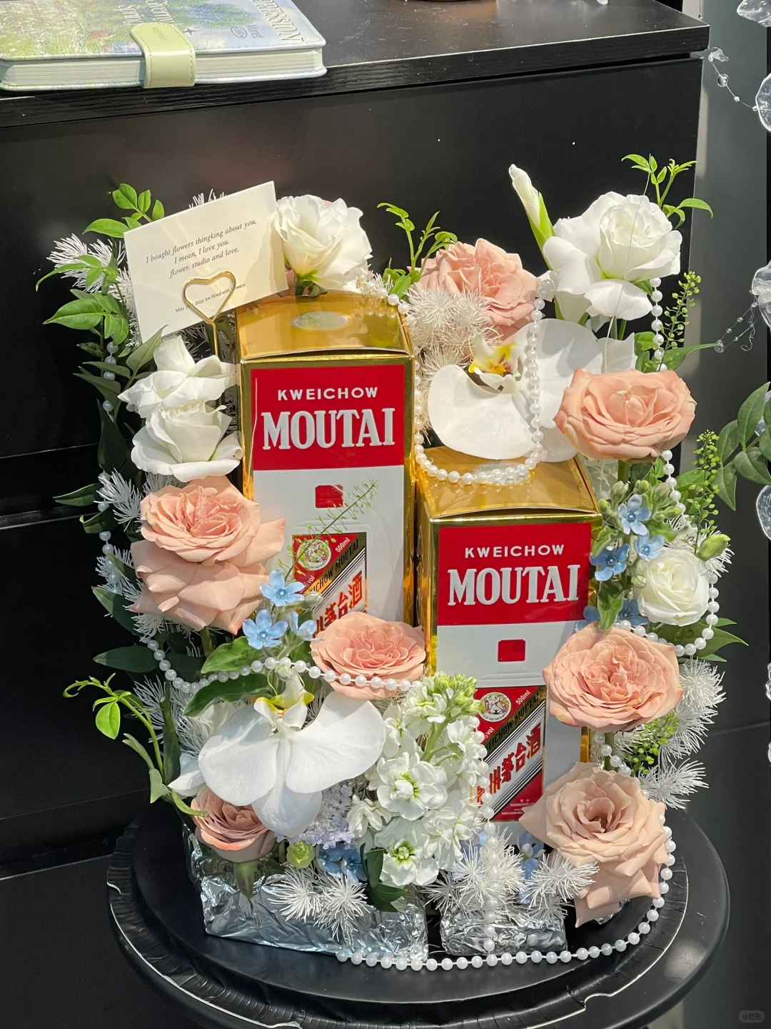 茅台配上鲜花简直绝配