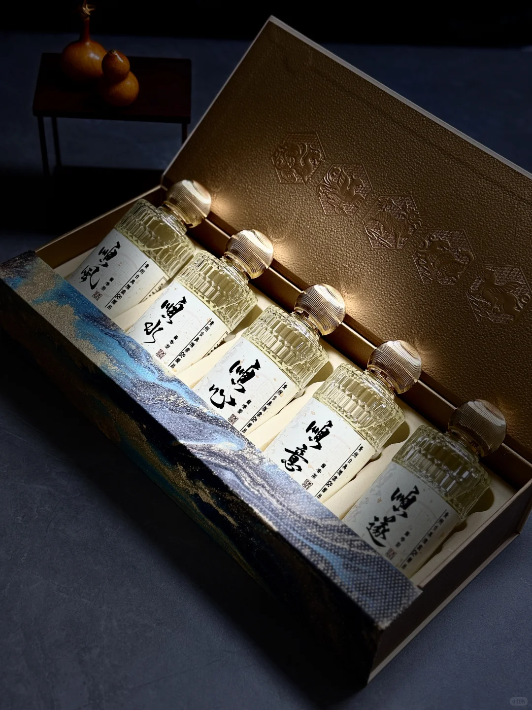 这款独家定制酒真是美哭了，挪不动眼睛?