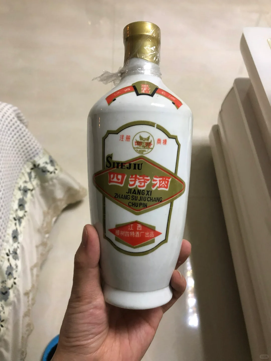 几瓶老酒，懂行的朋友帮看看有没有收藏价值