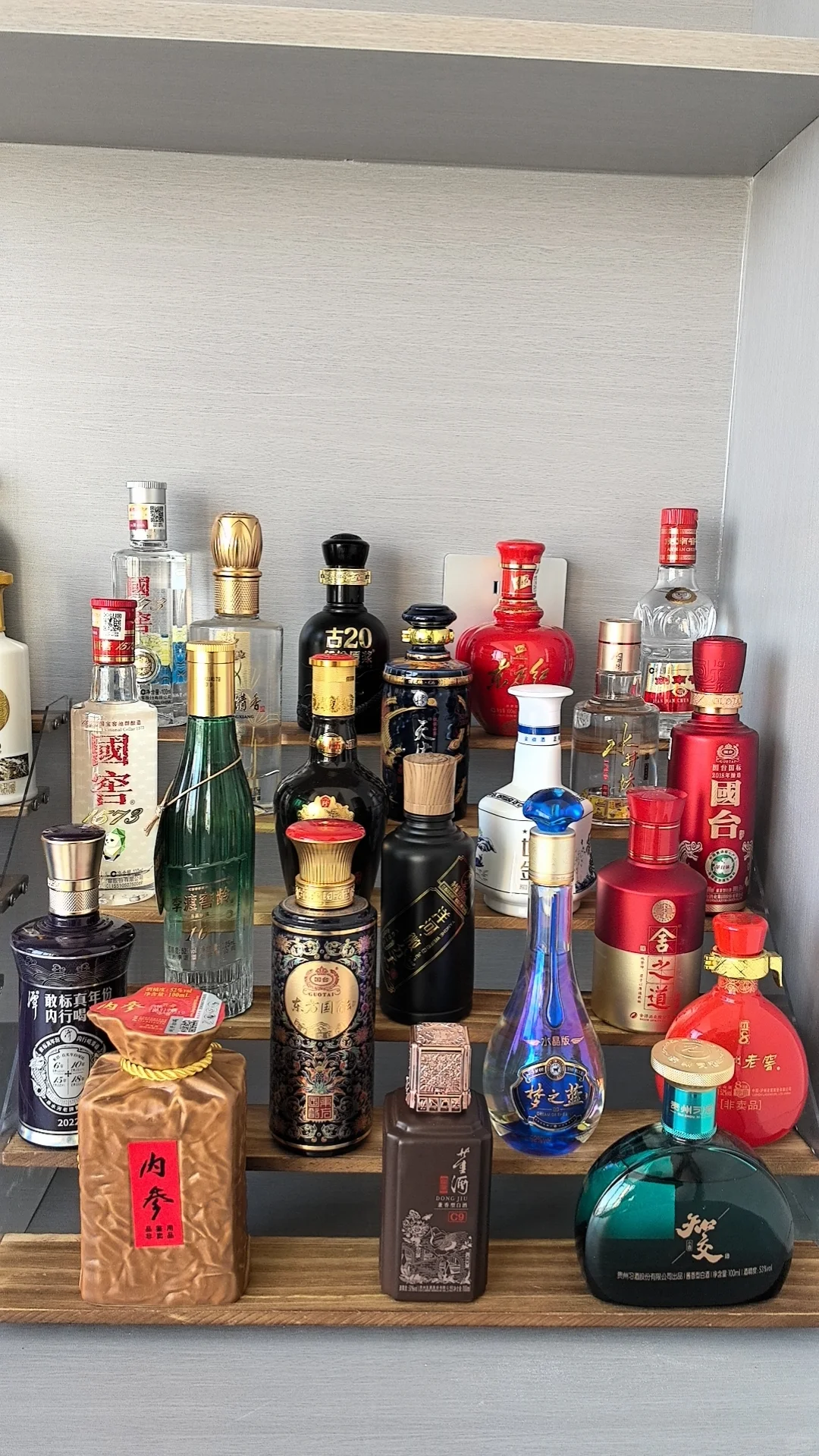 陆陆续续也摆起来了。