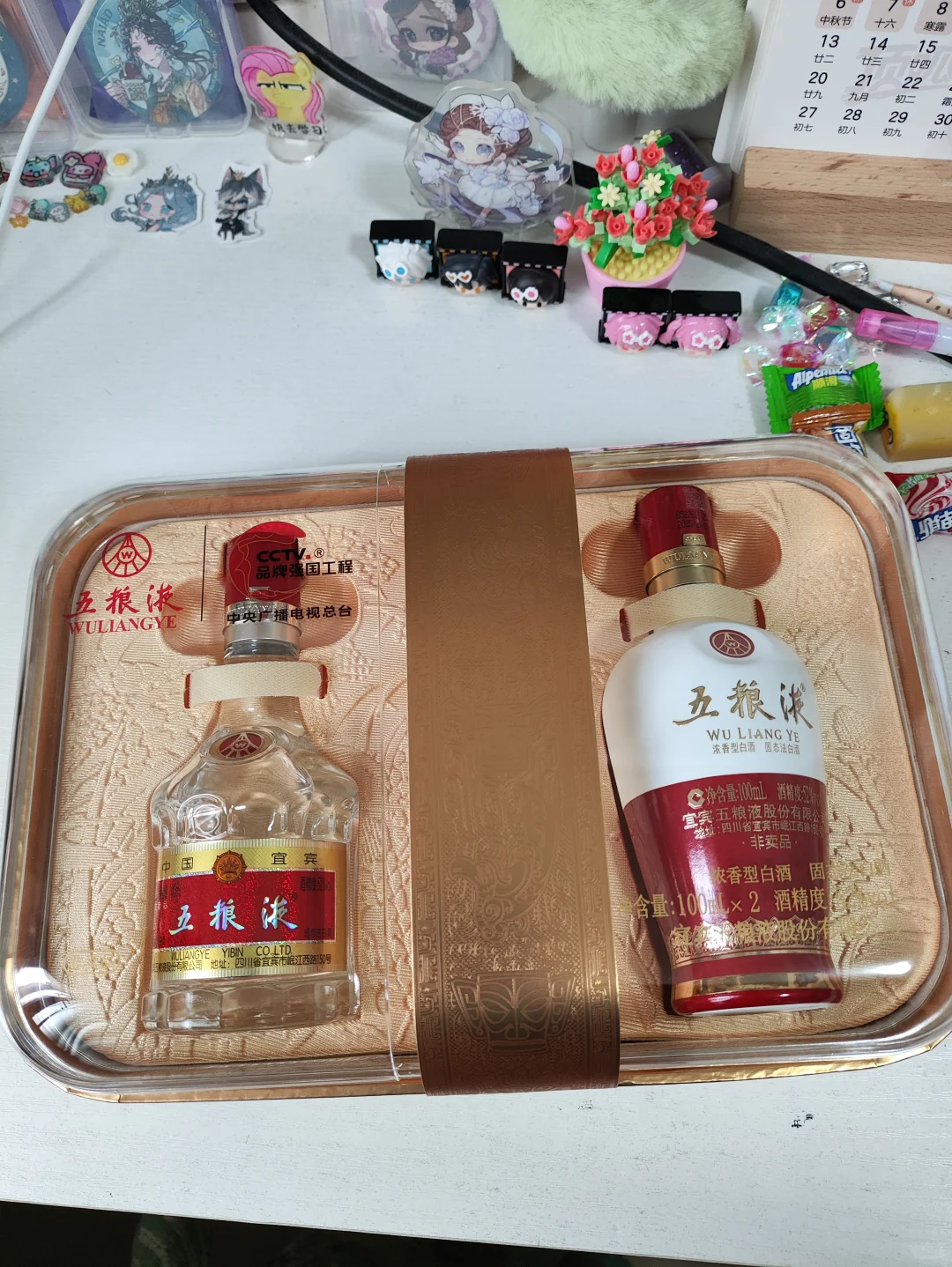 晒晒手里的几个白酒礼盒