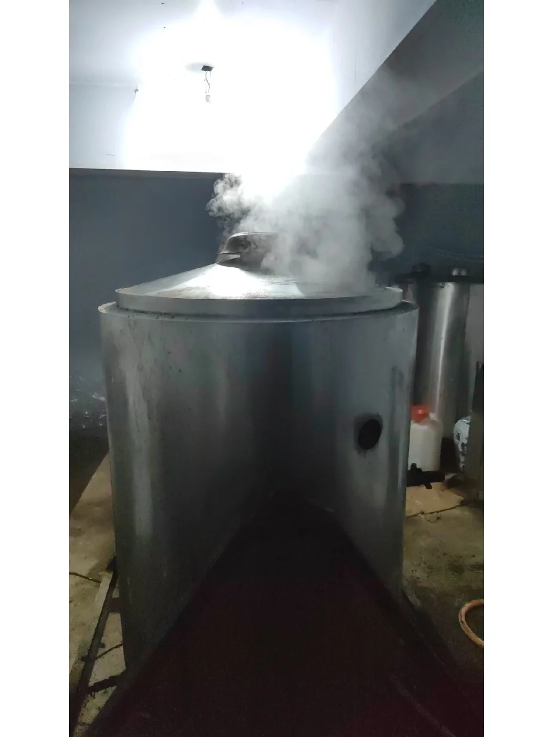 自酿高粱酒之蒸高粱