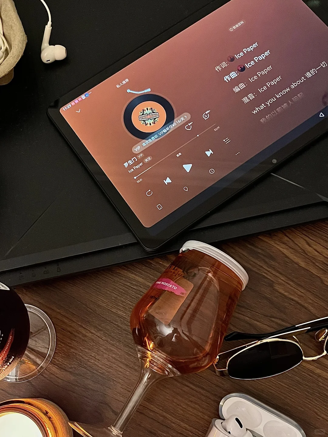 不知道plog从什么时候开始，变成了廉价摆拍