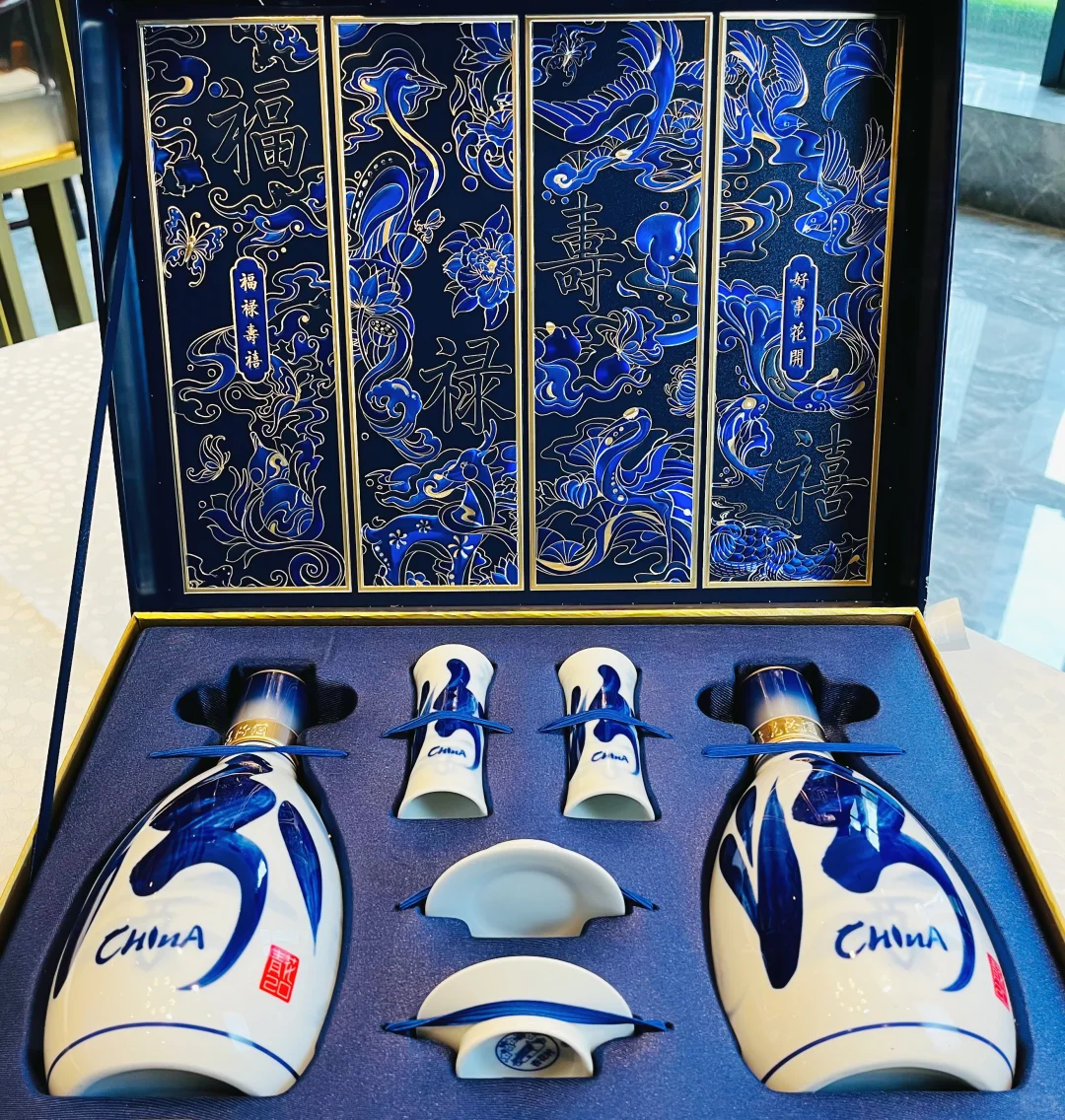 青花20汾酒礼盒 ，走亲访友 就选它了！