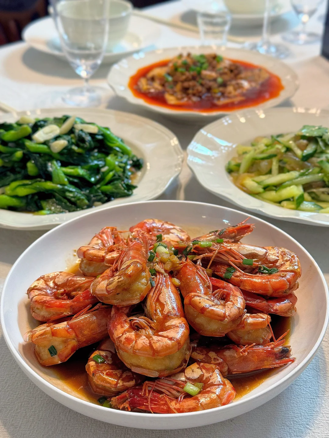 幸福的晚餐，是有酒有肉有朋友