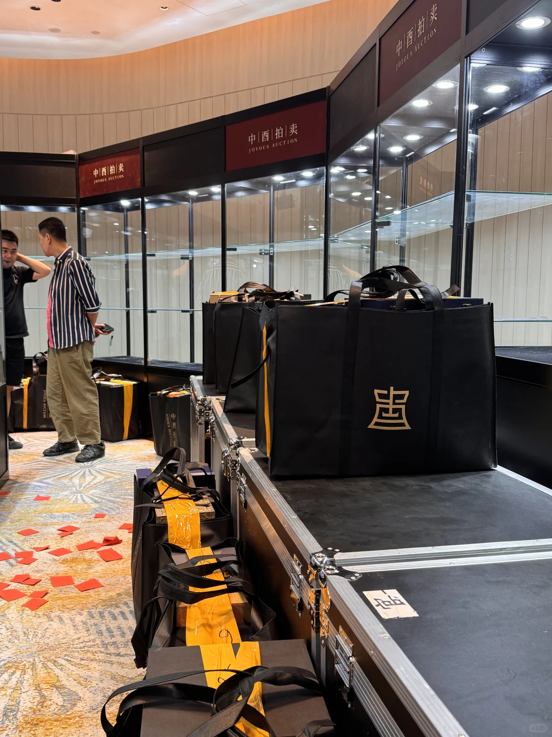 ?货物已抵达酒店，紧张布展中