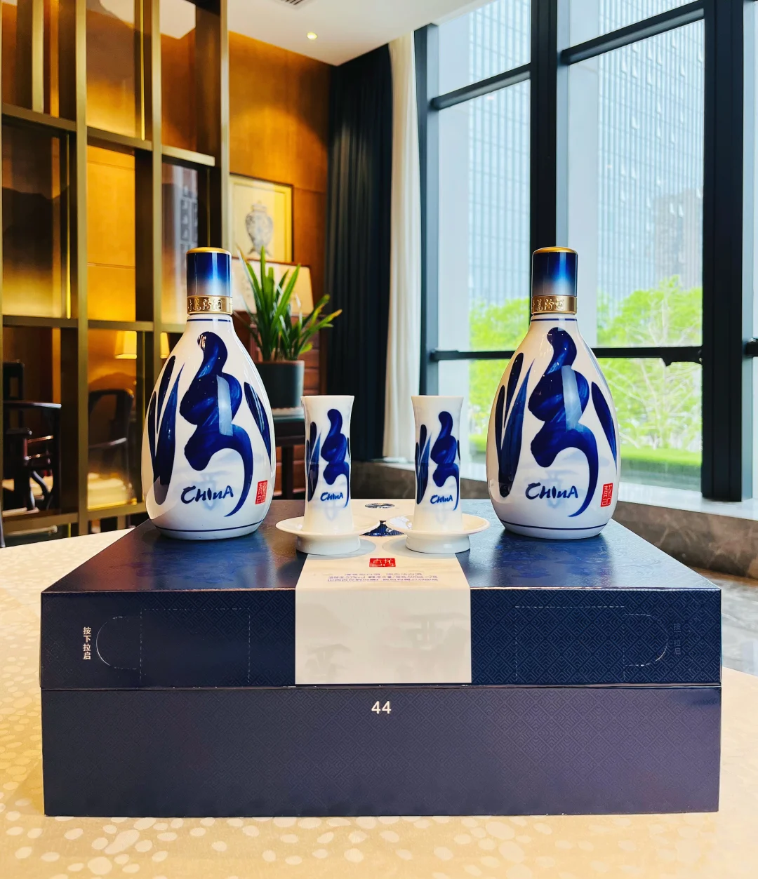 青花20汾酒礼盒 ，走亲访友 就选它了！