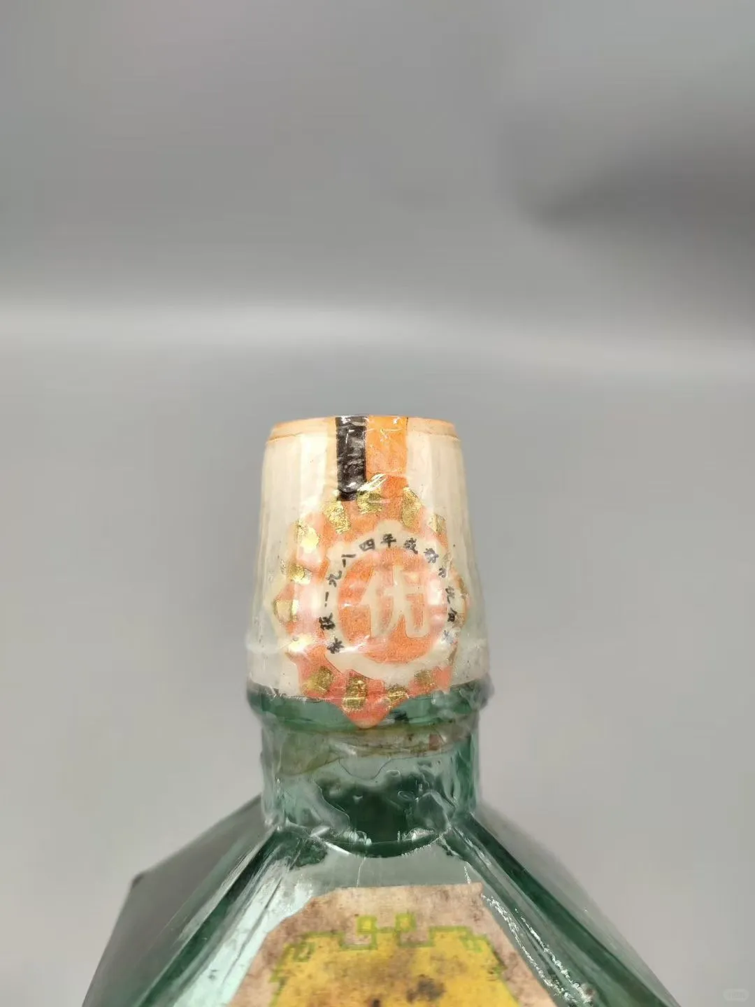 85年药香型崇阳大曲，酒满花好