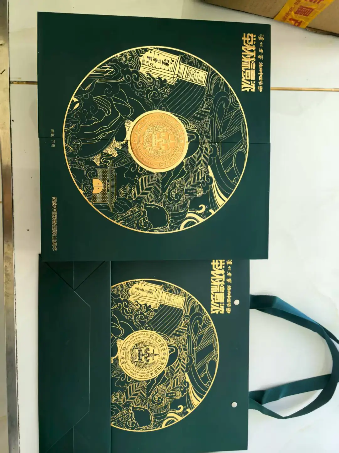 仪式感直接拉满的白酒礼盒?！