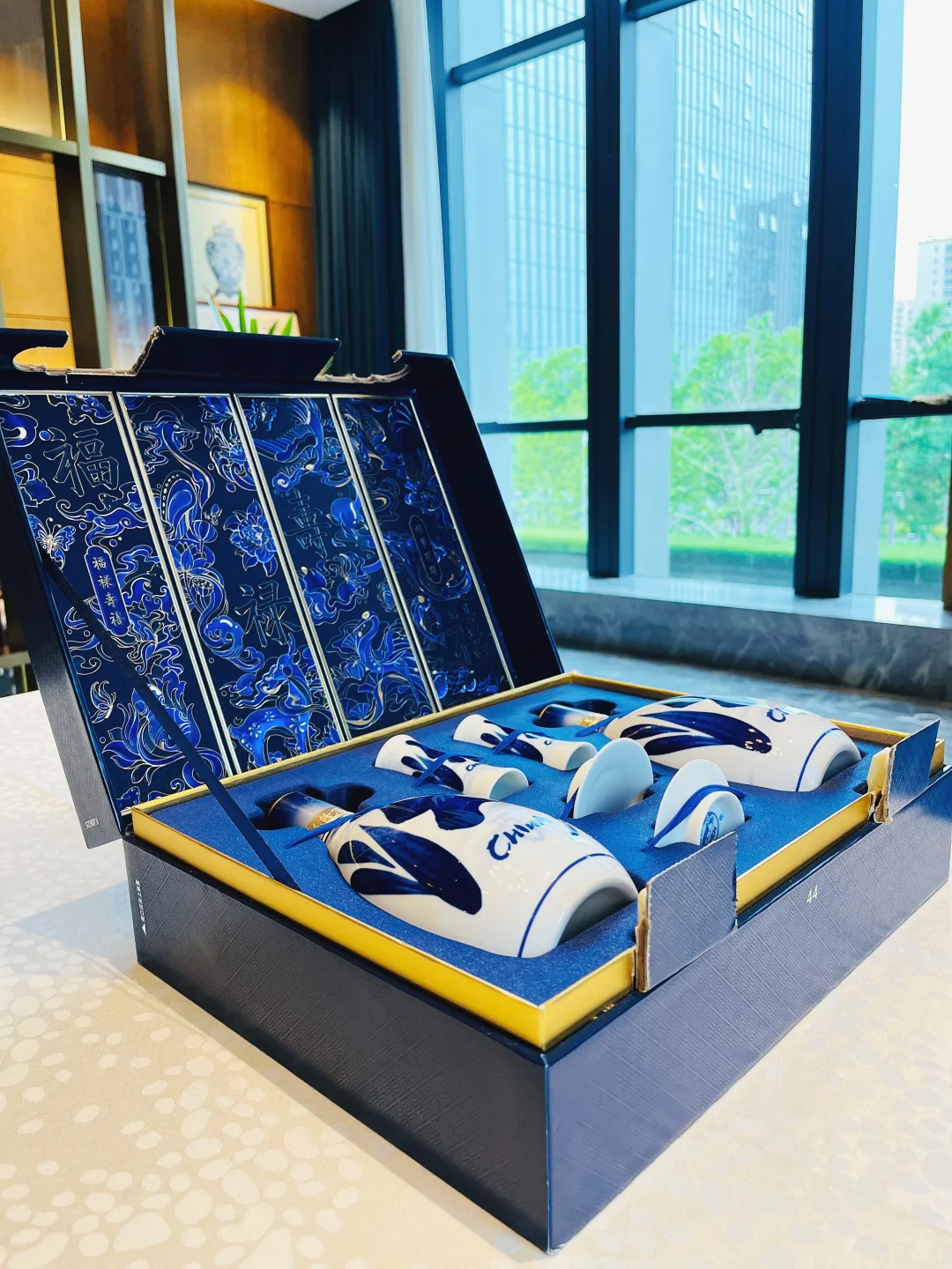 青花20汾酒礼盒 ，走亲访友 就选它了！