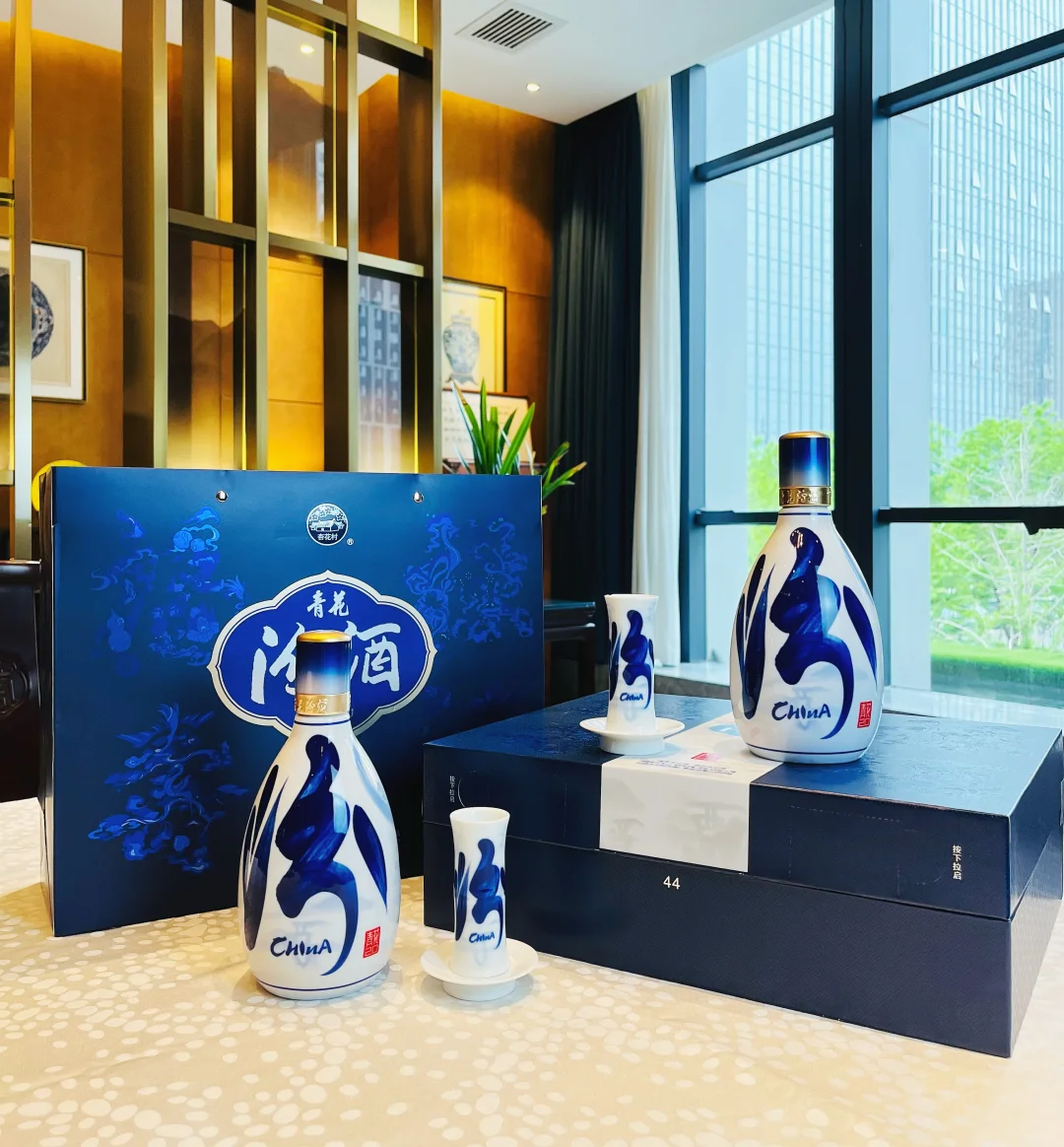 青花20汾酒礼盒 ，走亲访友 就选它了！