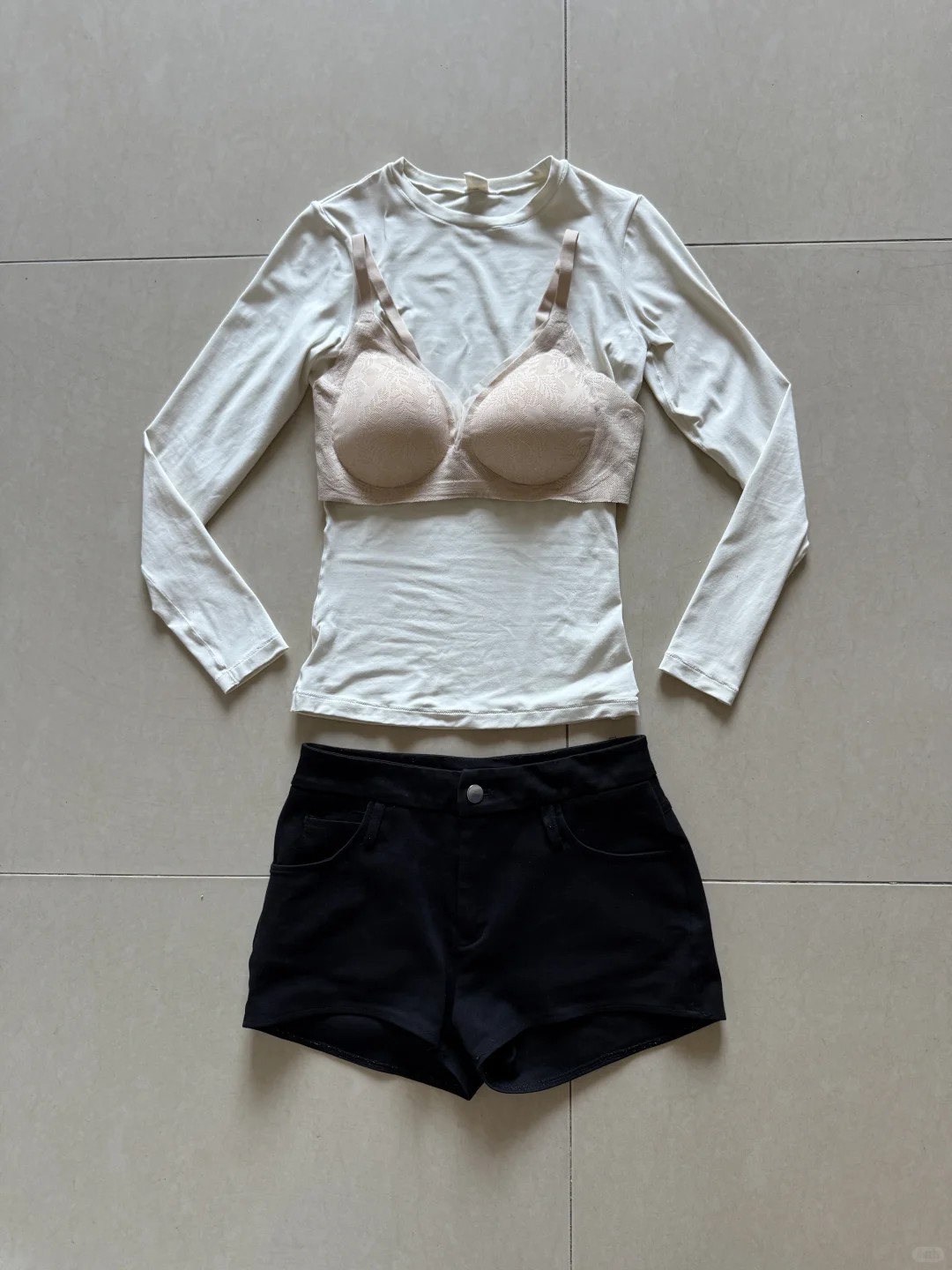 左滑 看女大学生早八穿什么