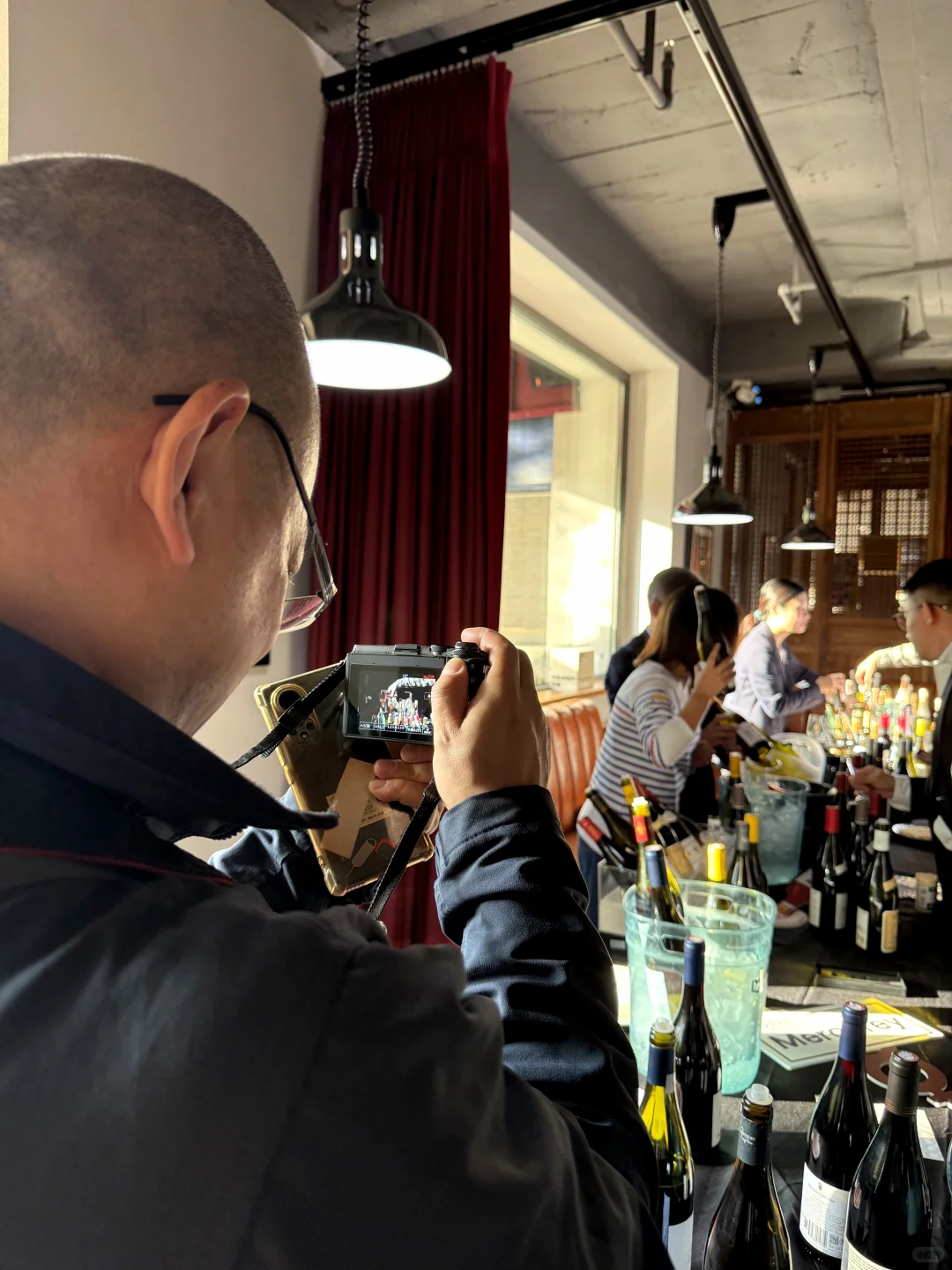 工作照,在法国(美国)酒业巨头的专场酒展