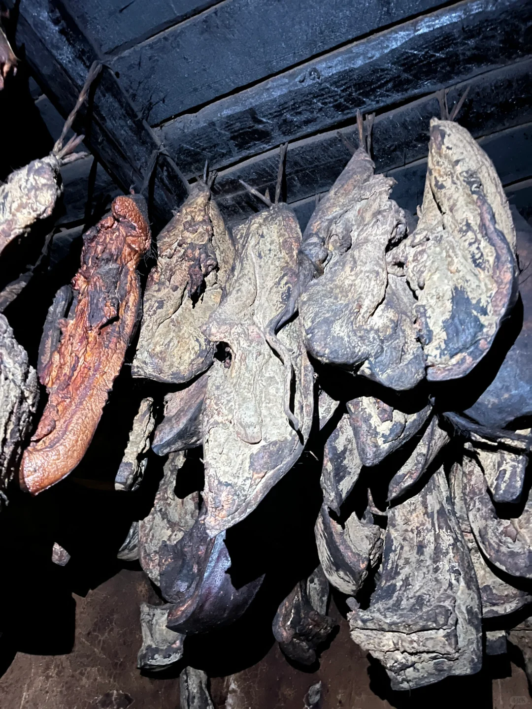 这样的老腊肉还有几块，便宜卖了