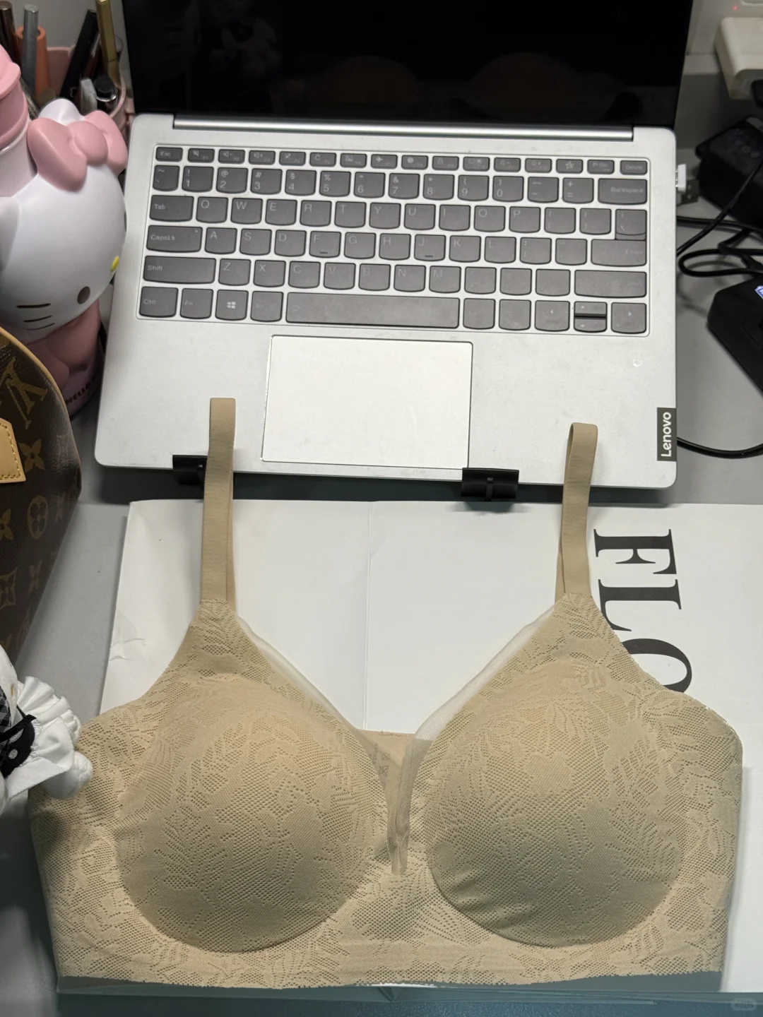 左滑 看女大学生早八穿什么