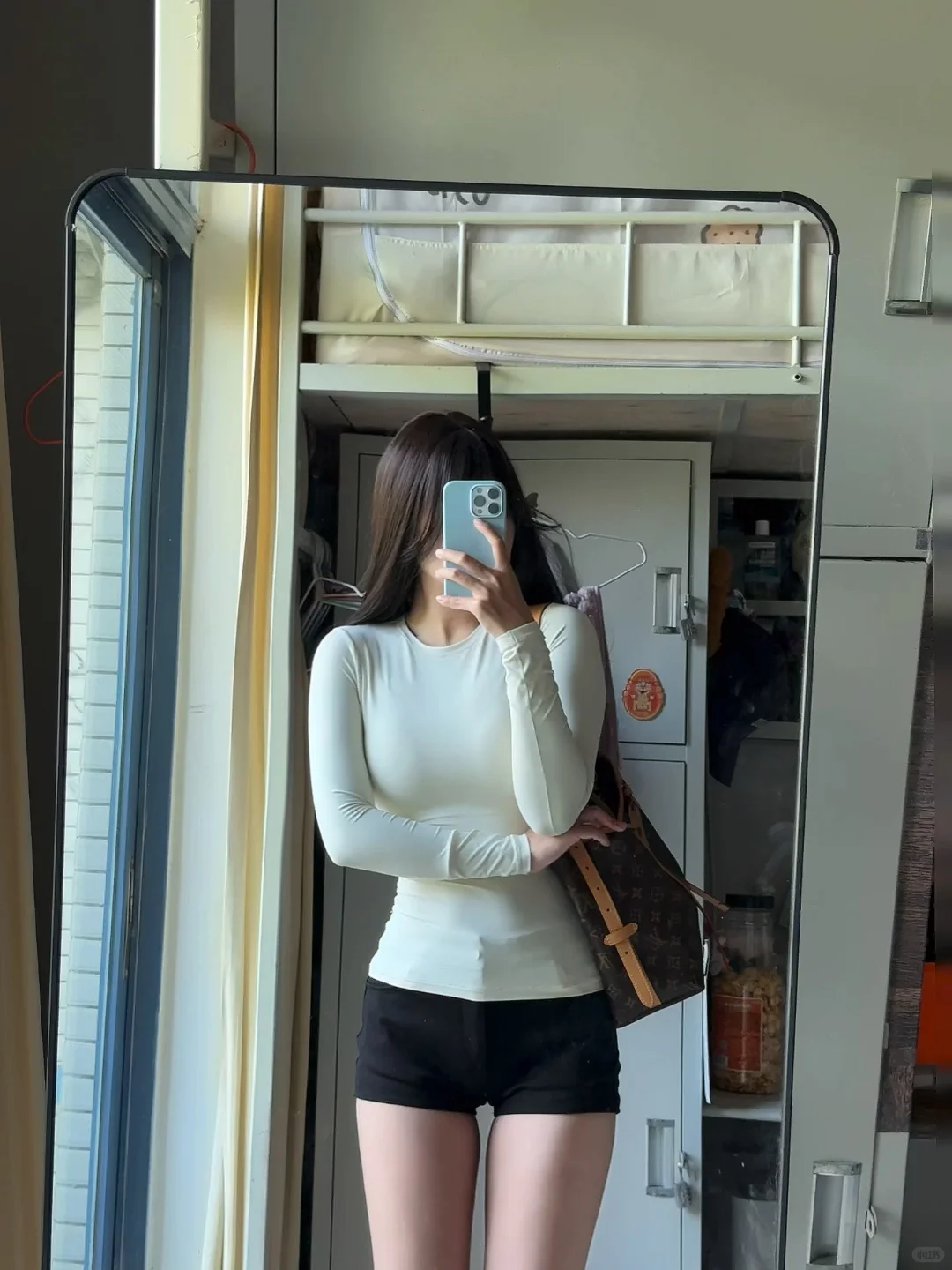 左滑 看女大学生早八穿什么