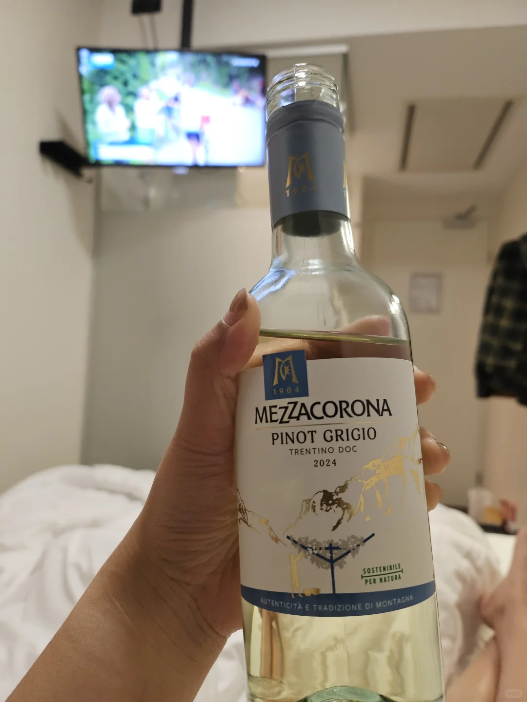 谁正经人晚上在酒店吨葡萄酒。。