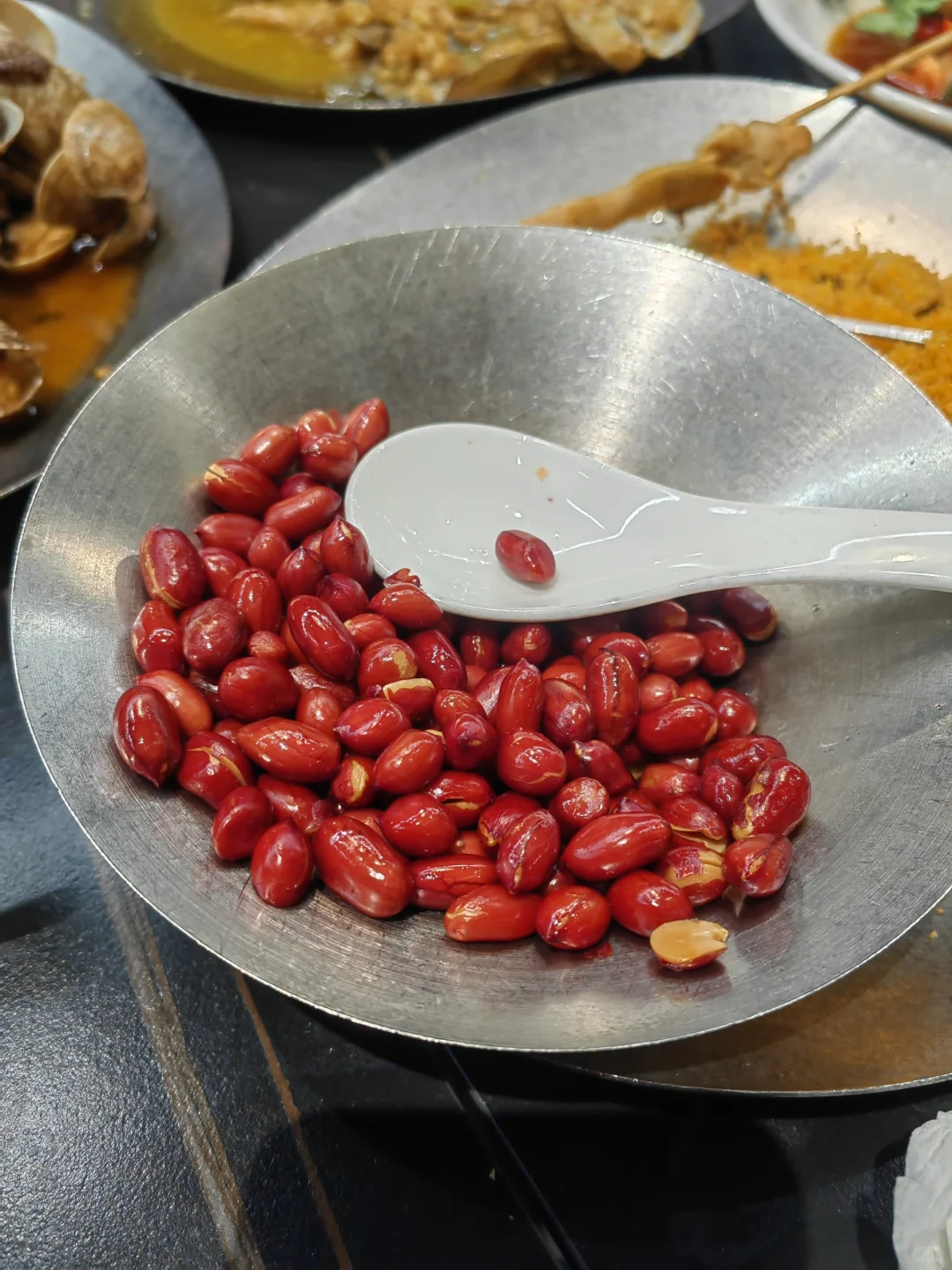 中年男人，喝酒要有花生米