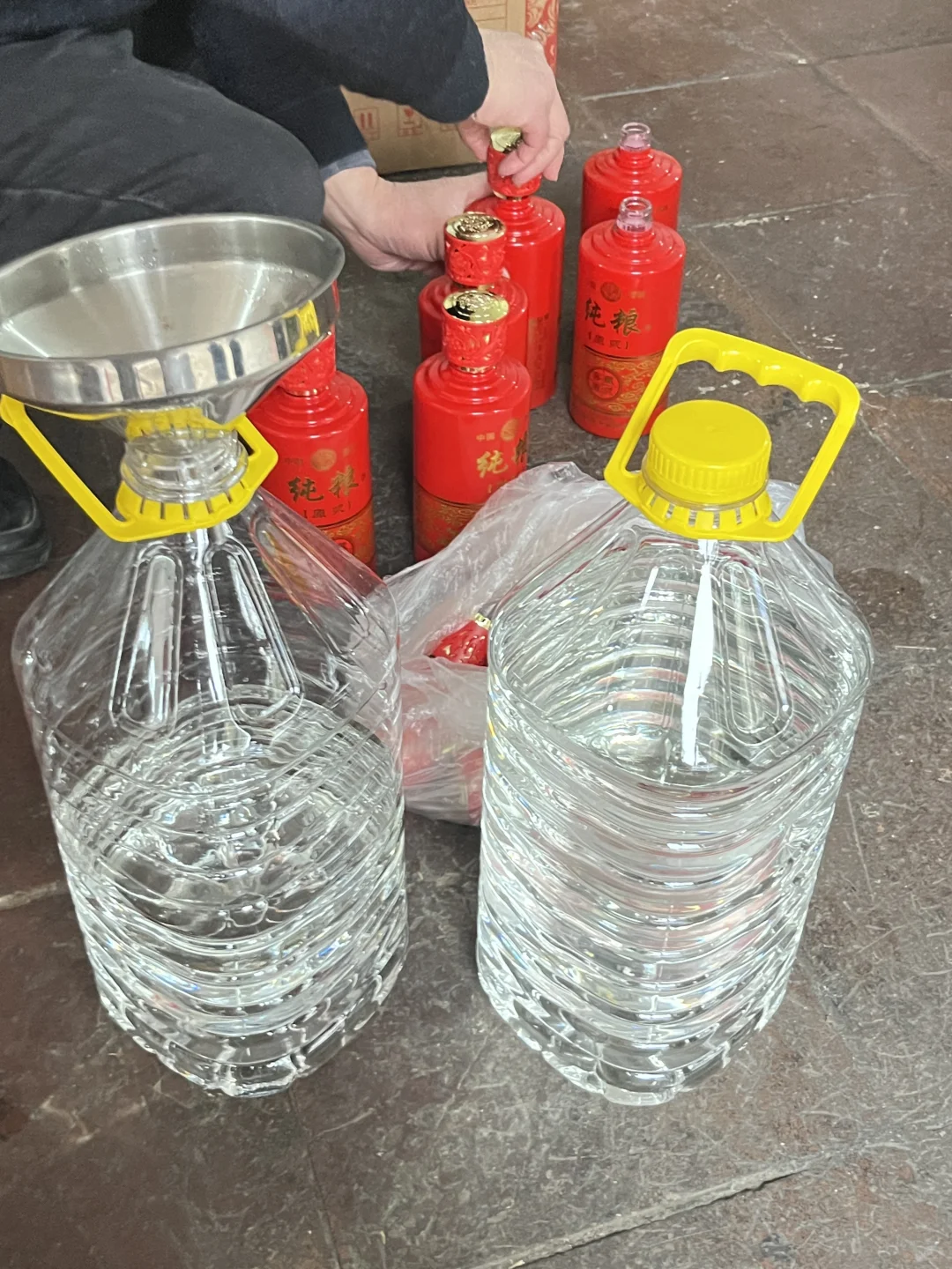 纯粮食高粱酒，入口醇厚，回味悠长！