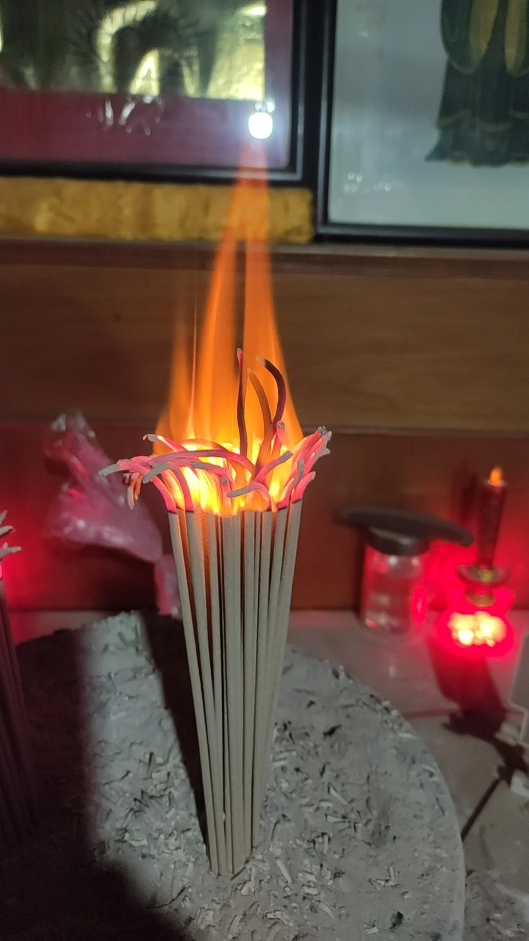 香火传承：火焰中的民俗