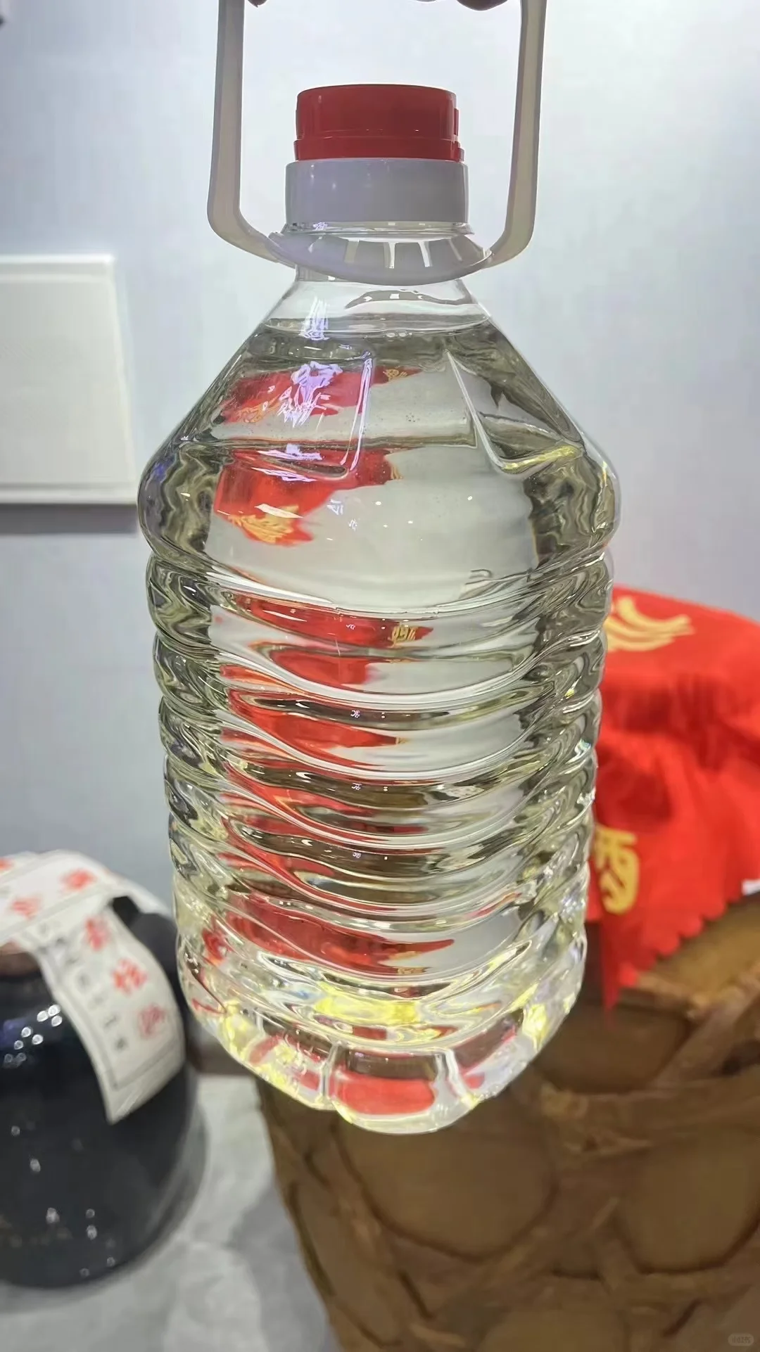 酱香型白酒泛黄是什么原因？