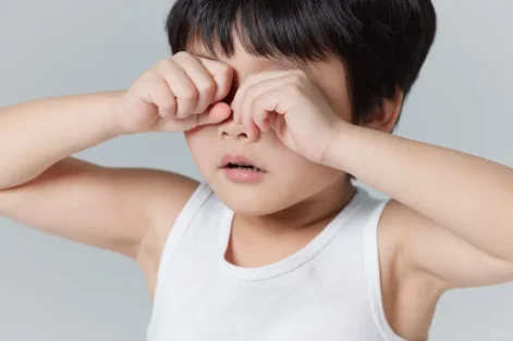 娃近视分度数！高度近视这些风险要警惕~