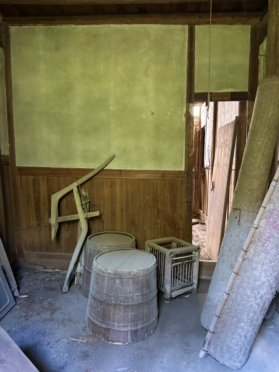 一位老爷爷去世多年后的家