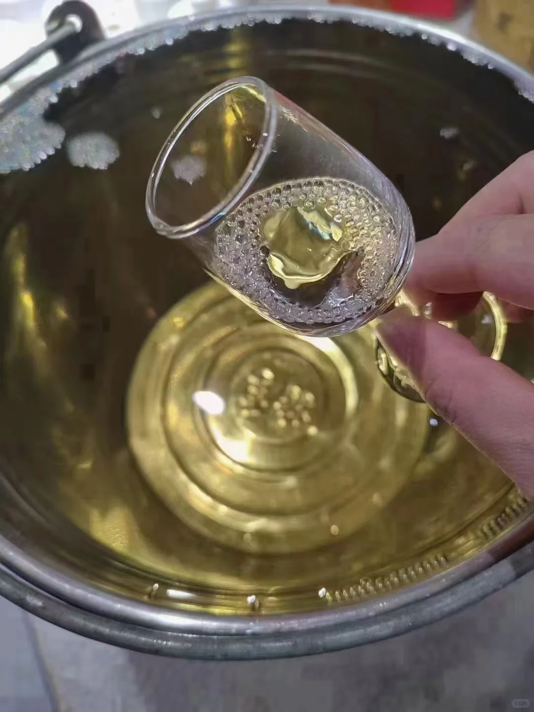 酱香白酒，口感醇厚，香气浓郁，纯粮酿造